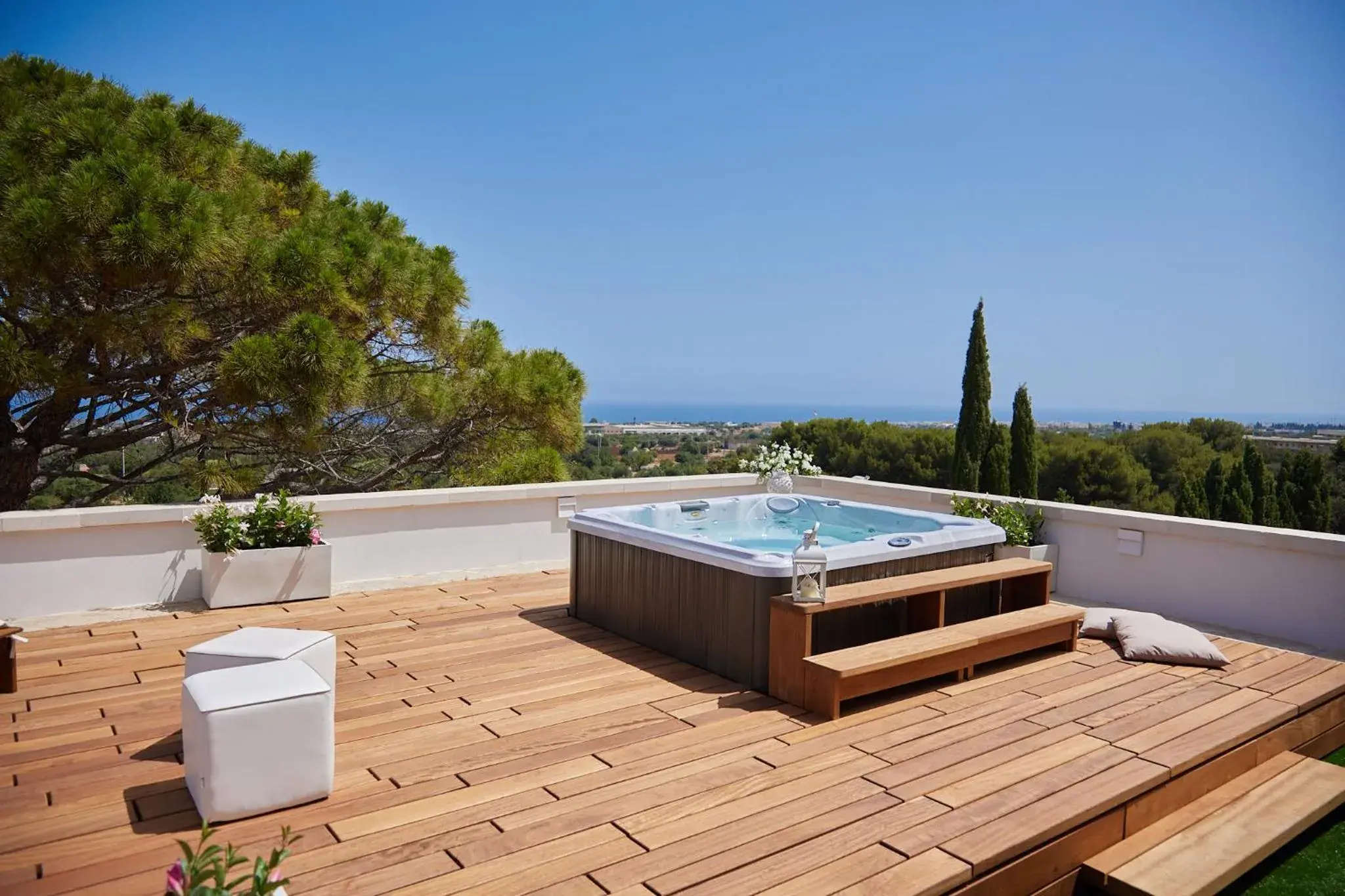 Balcony/Terrace, Swimming Pool in San Tommaso Hotel