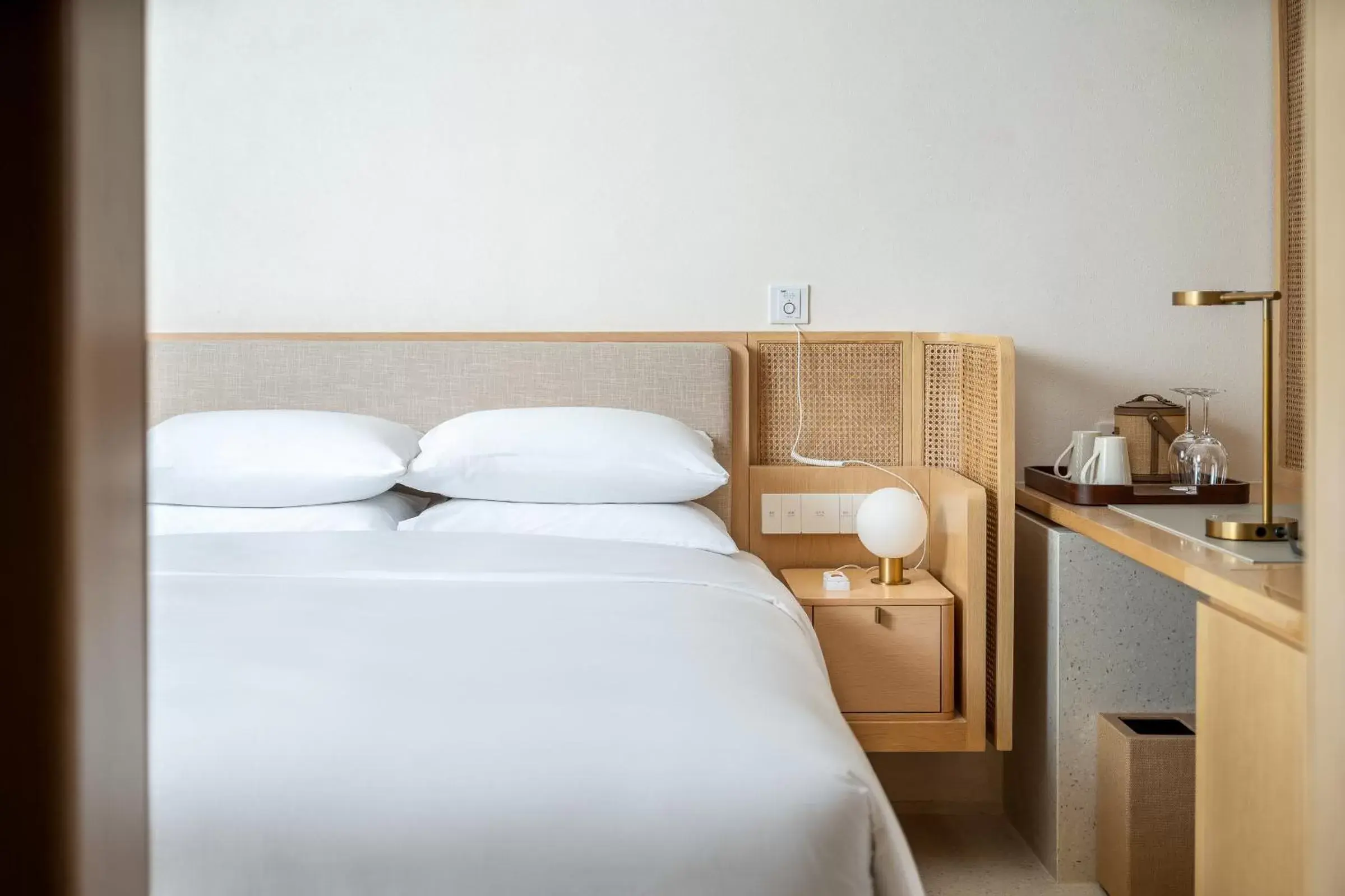 Bed in The Taikang Sanya, a Tribute Portfolio Resort