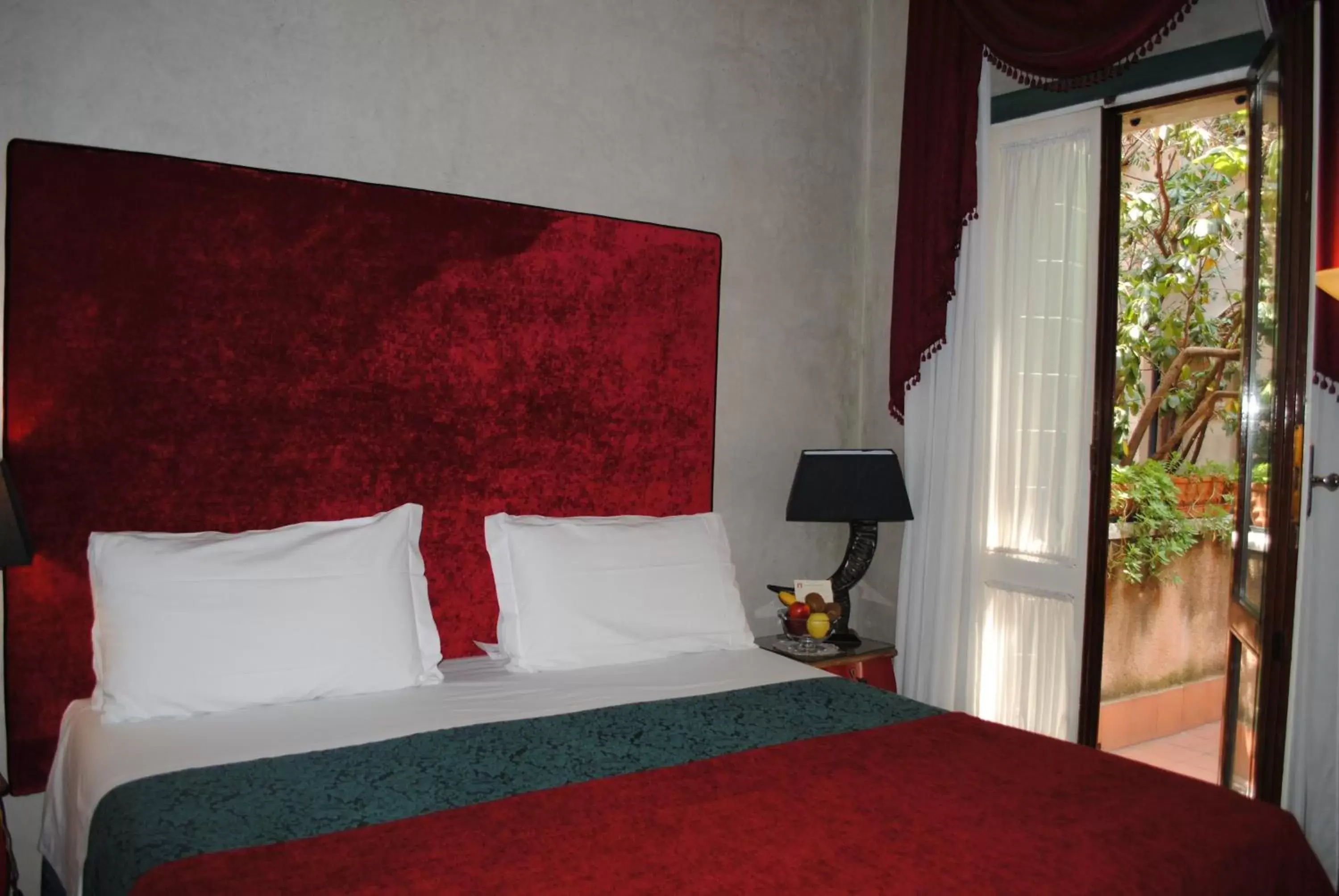 Photo of the whole room, Bed in Palazzo del Giglio