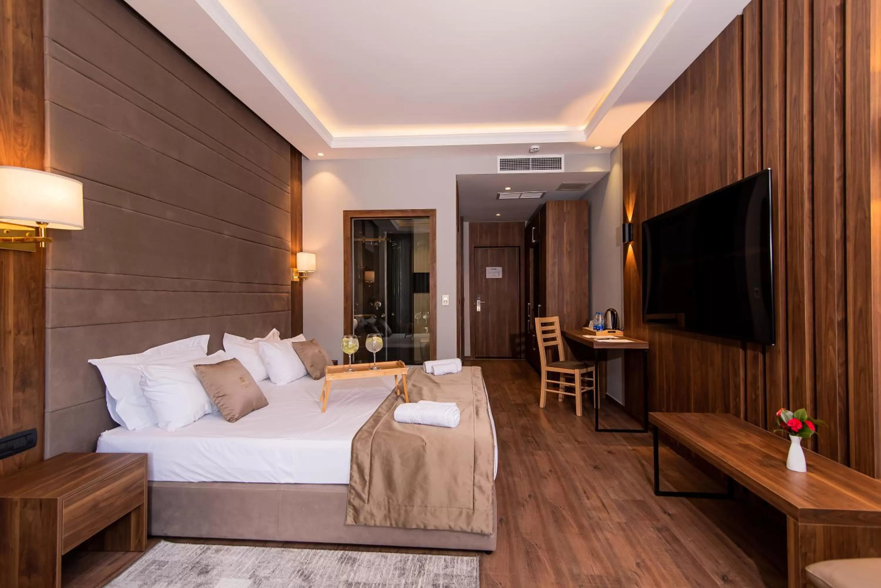 Bedroom, Bed in Deluxe & Executive SPA by Rafaelo