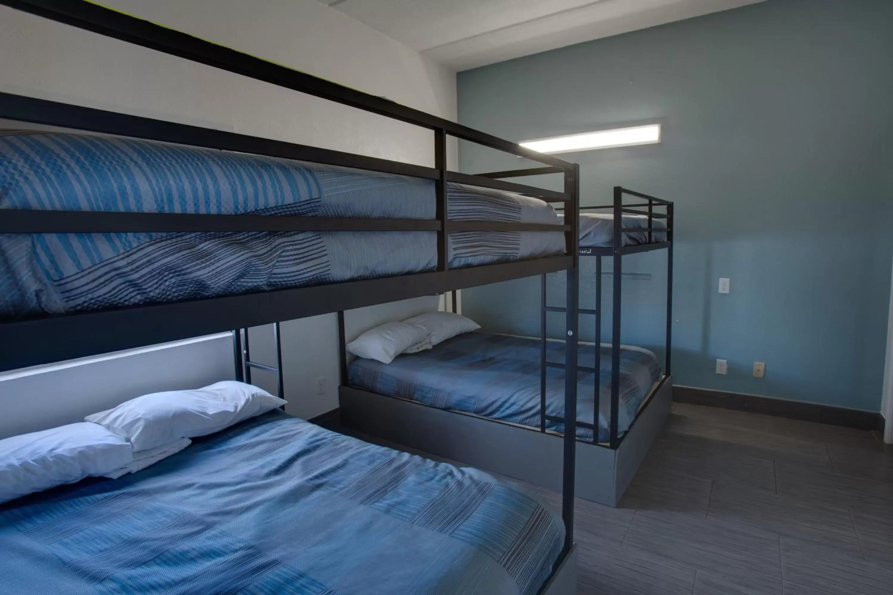 Bedroom, Bunk Bed in WindWater Hotel and Marina