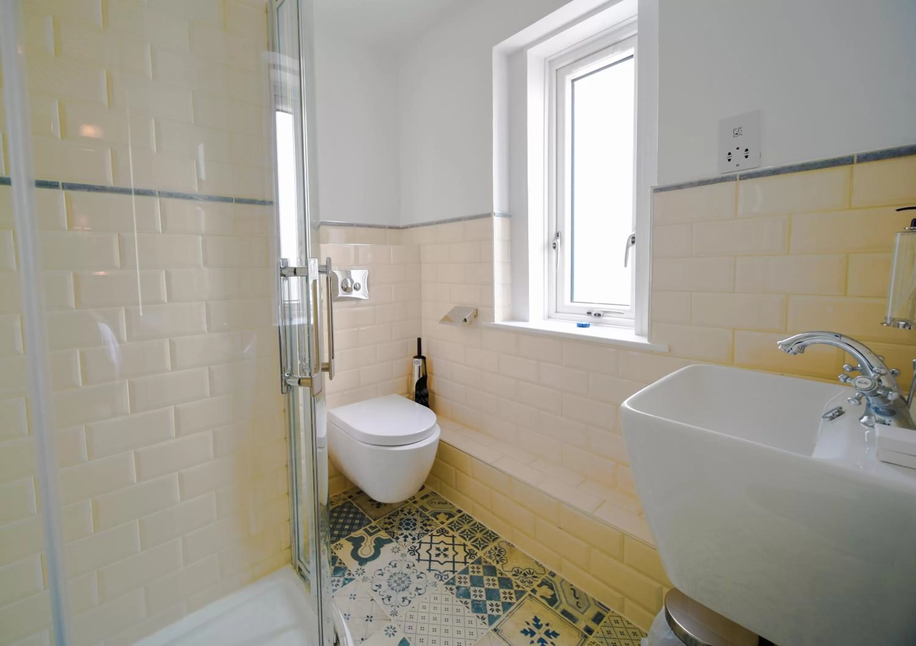 Toilet in The Strand Hotel, the former residence of Oscar Wilde