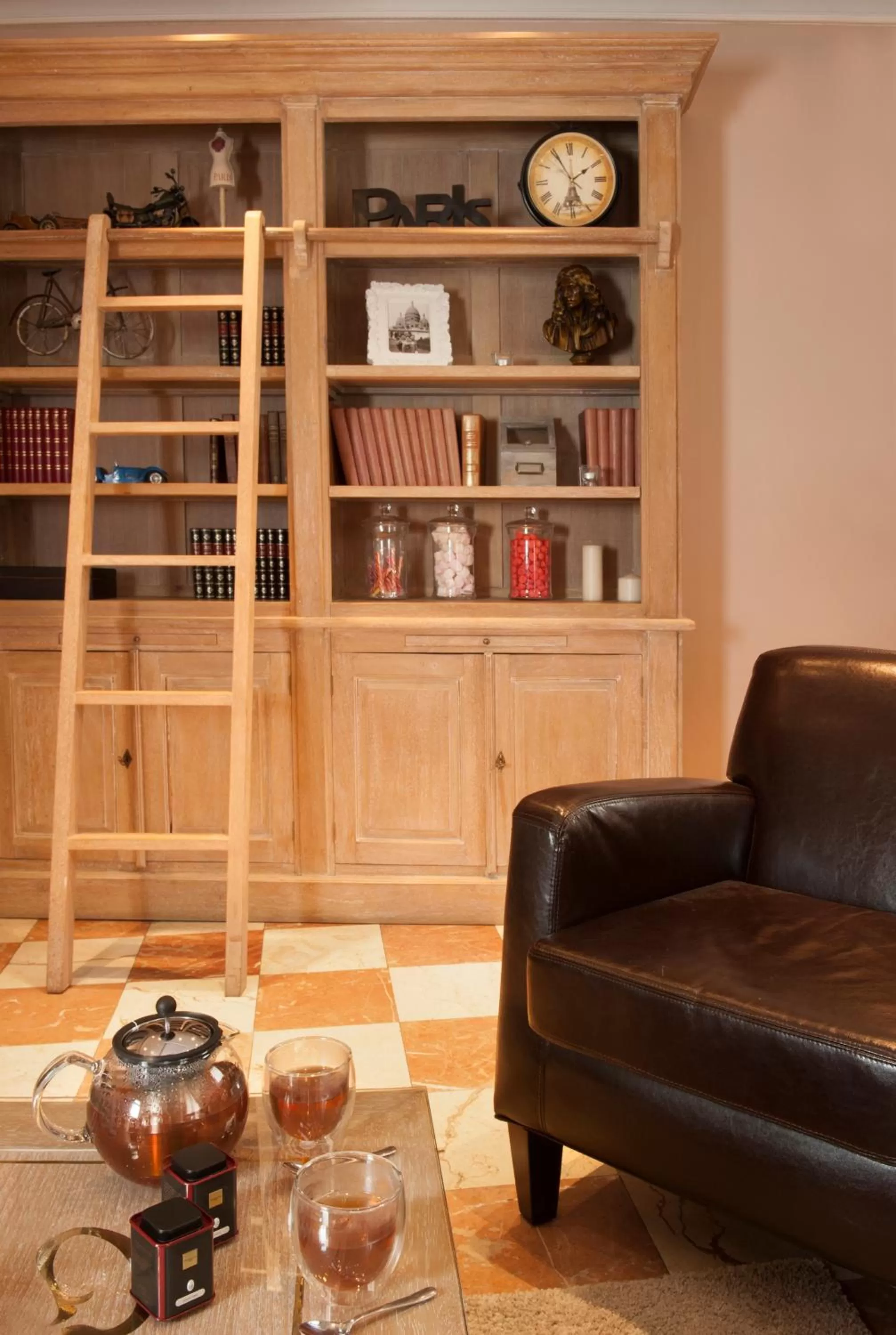 Lounge or bar in Hôtel de Bellevue Paris Gare du Nord