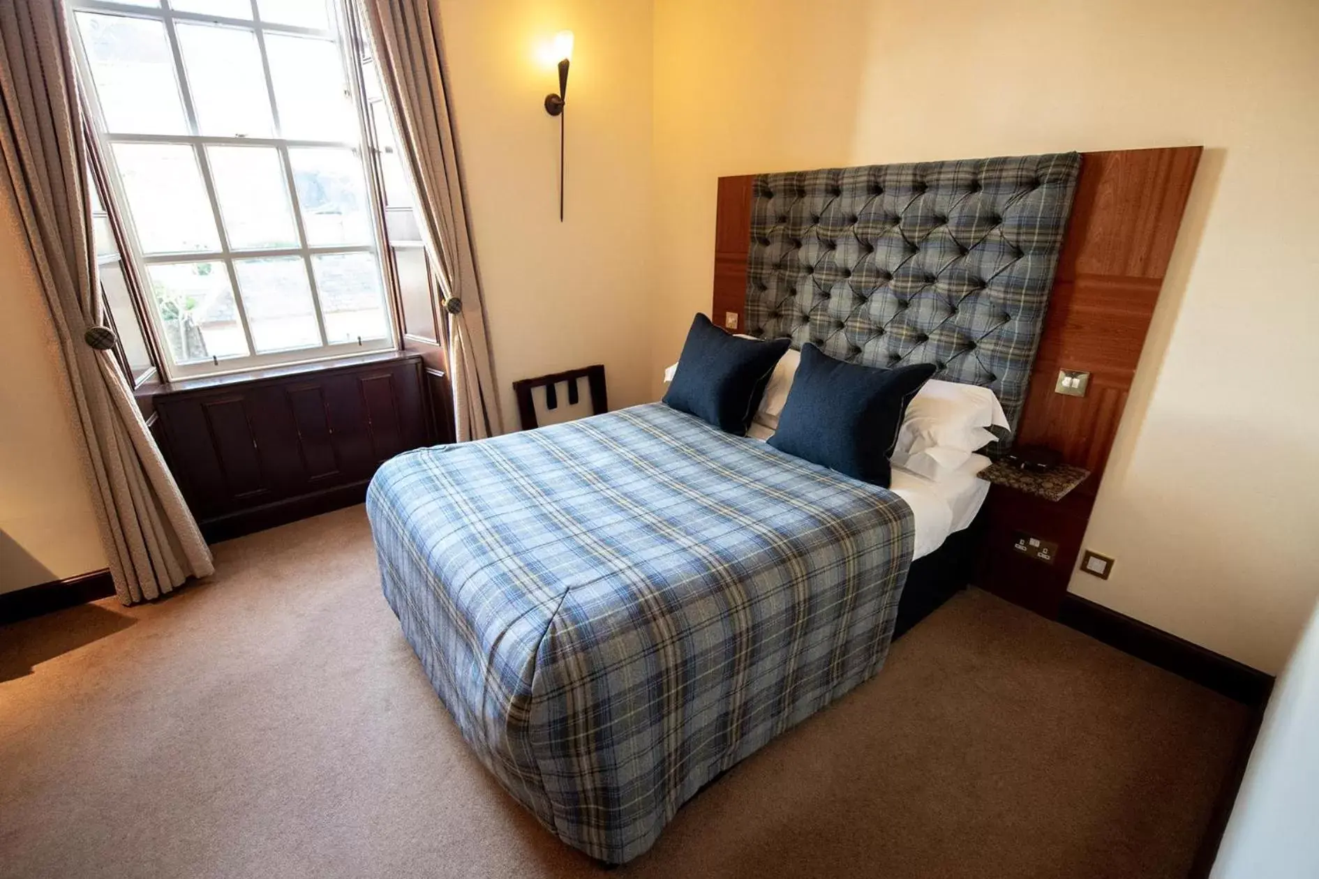 Bed in The Mansefield Hotel