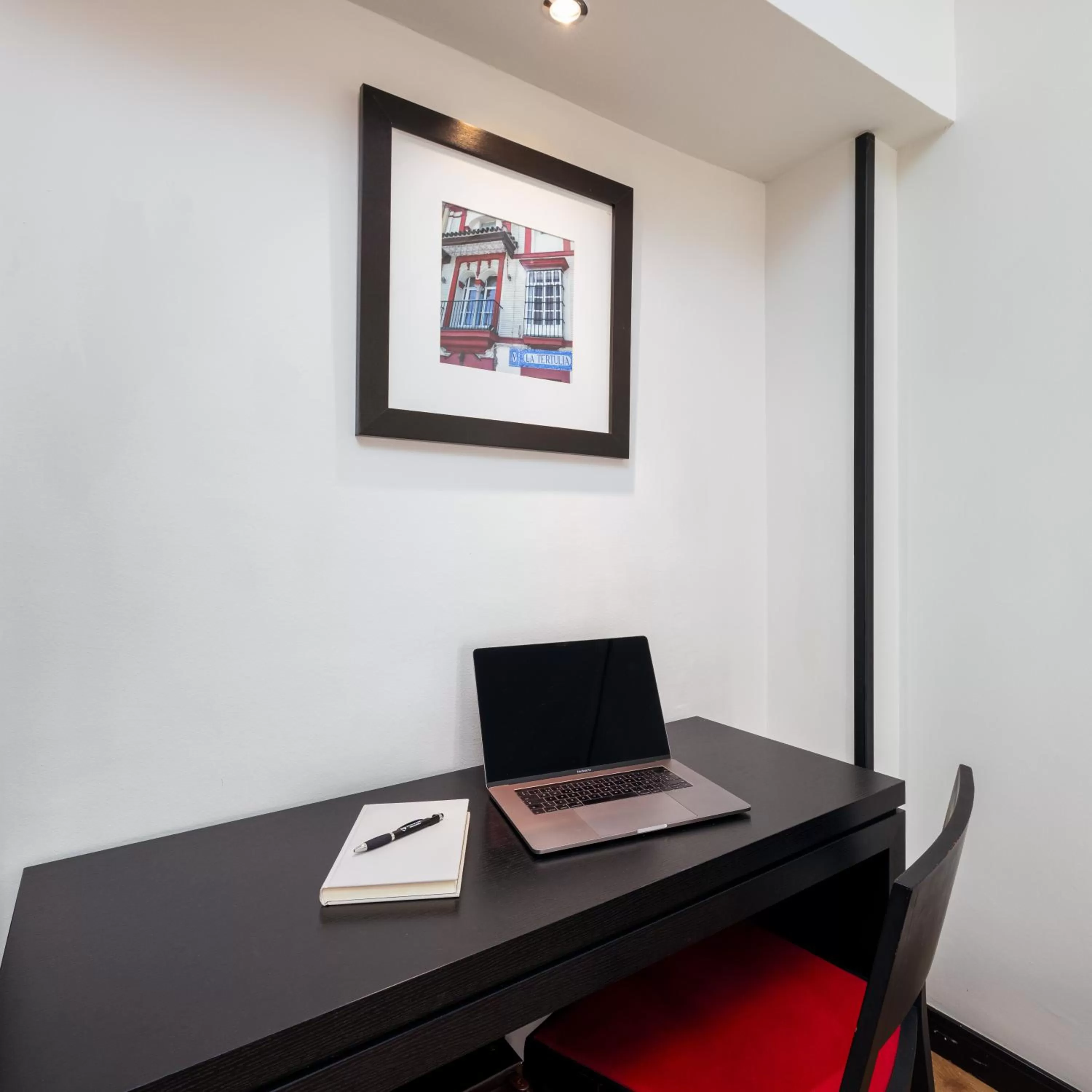 Business facilities in Virgen de los Reyes