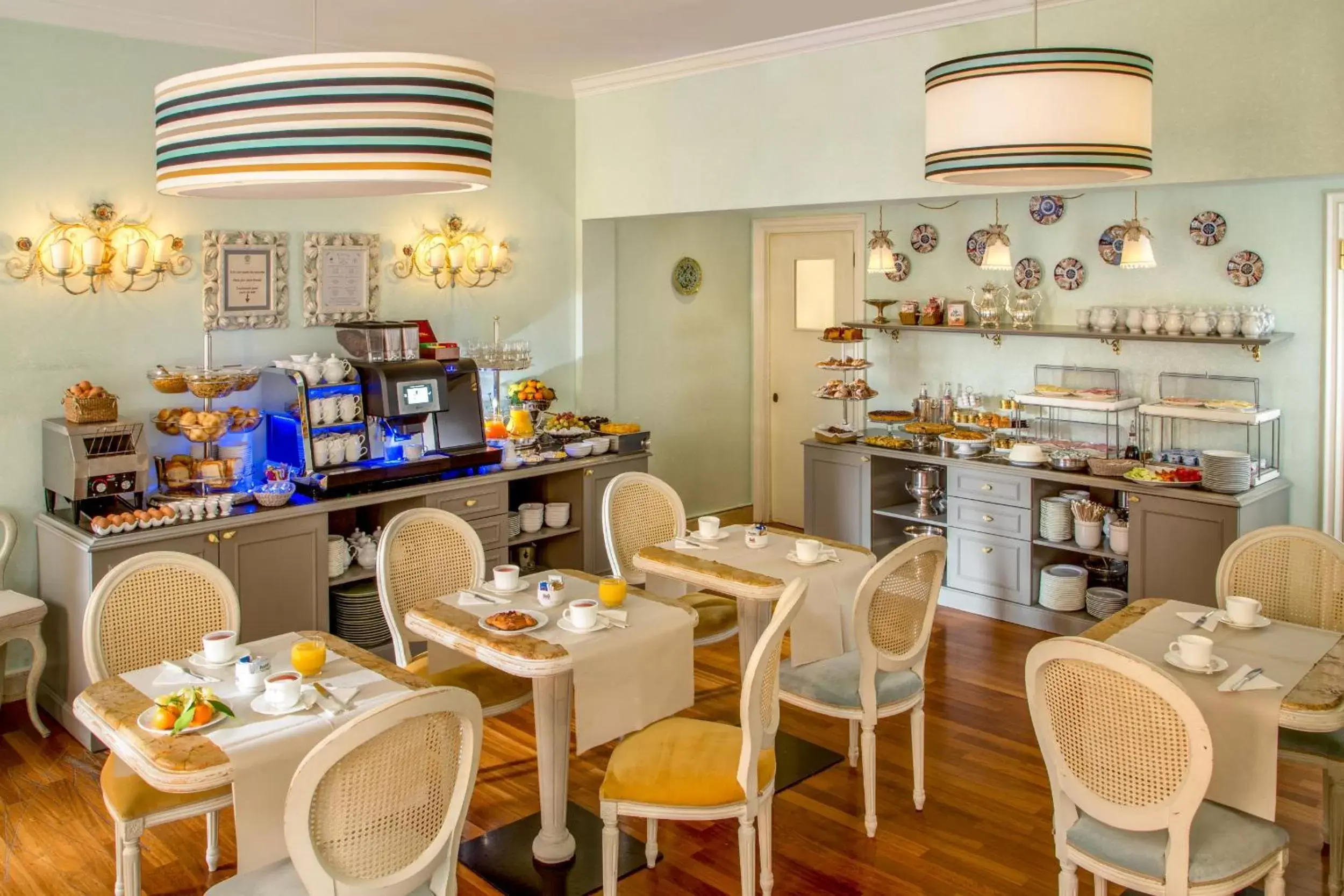 Buffet breakfast, Restaurant/Places to Eat in Hotel Mozart