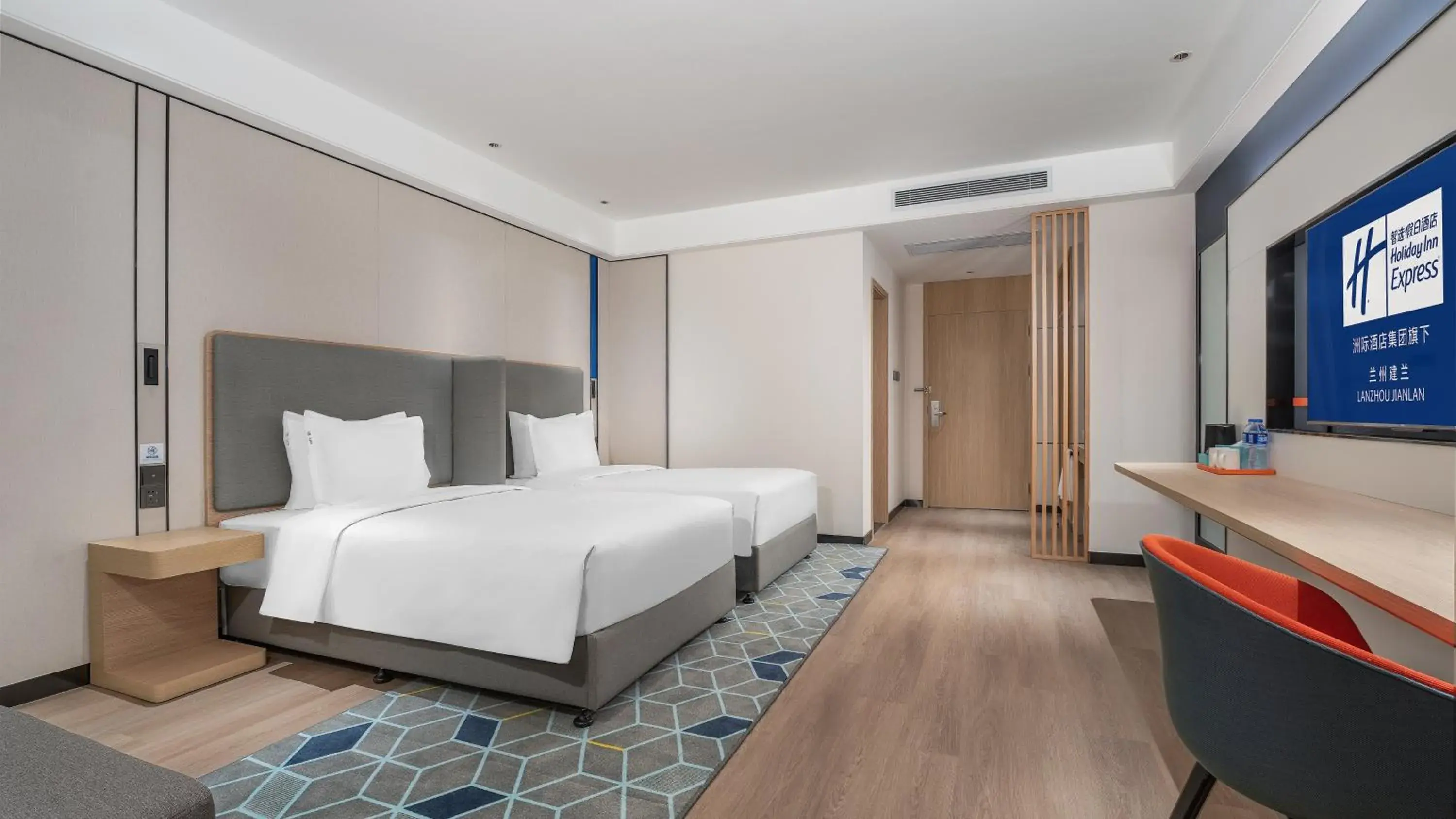 Photo of the whole room, Bed in Holiday Inn Express Lanzhou Jianlan, an IHG Hotel