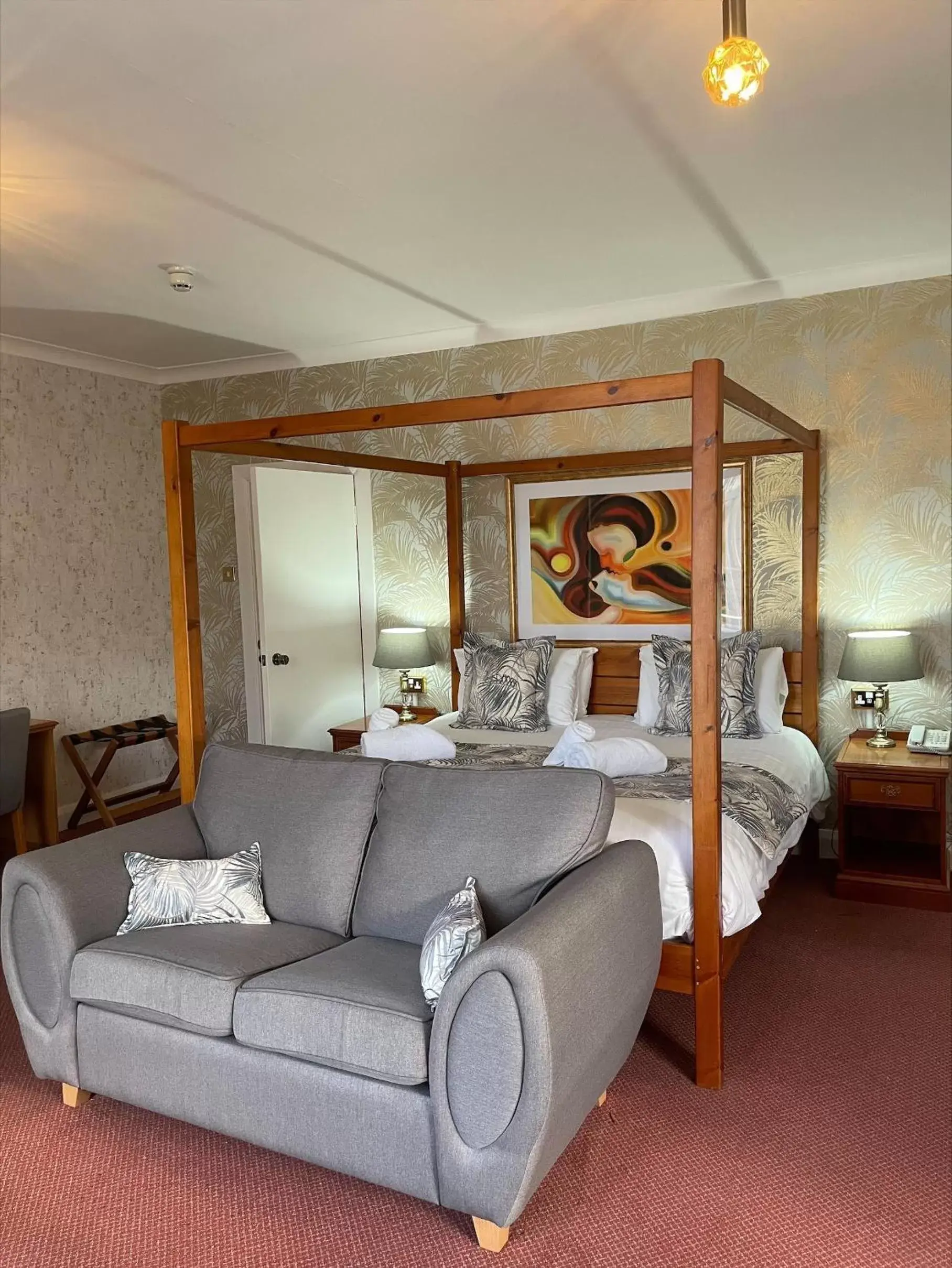 Bedroom, Seating Area in The Oriel Hotel