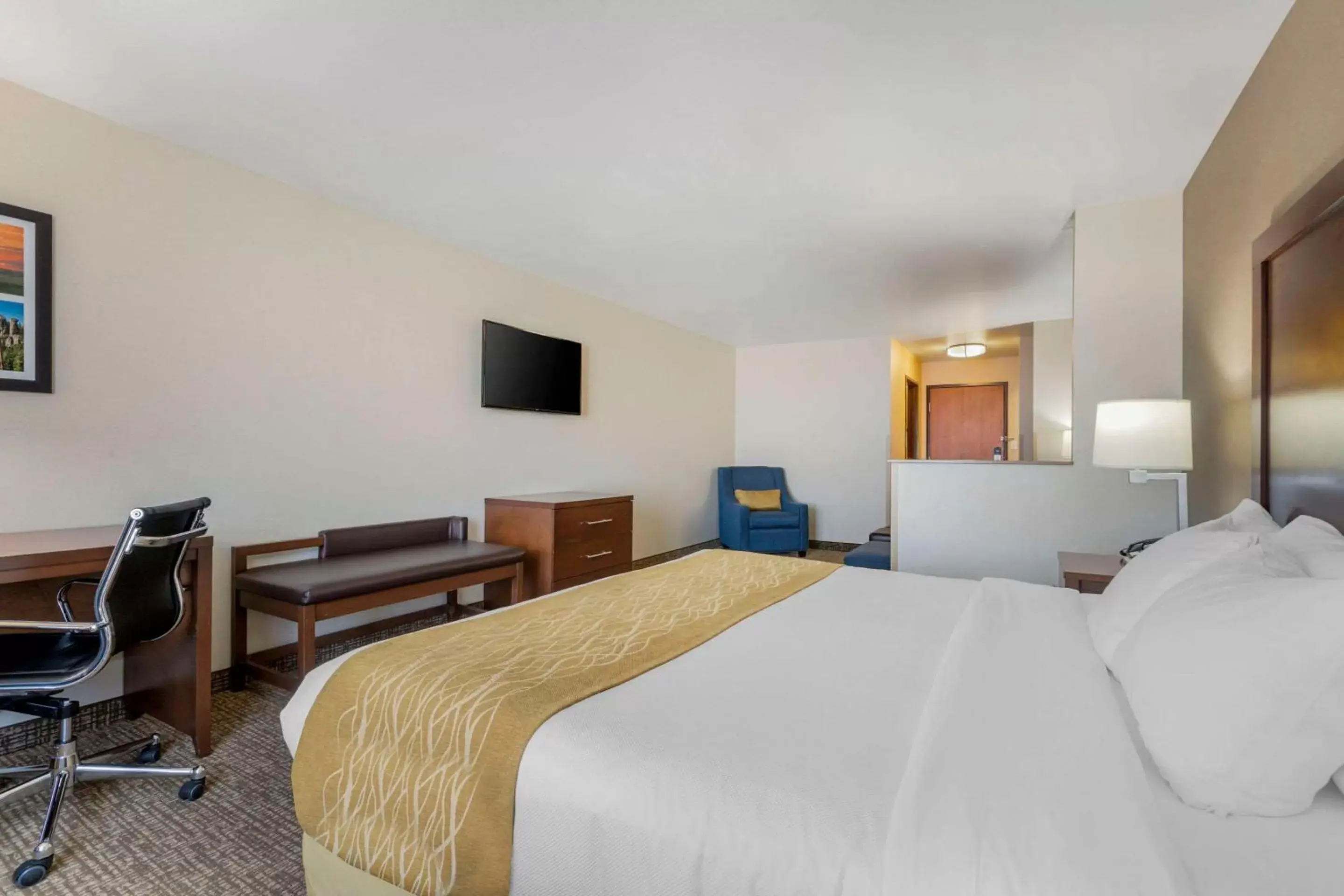 Bedroom, Bed in Comfort Inn & Suites Mitchell