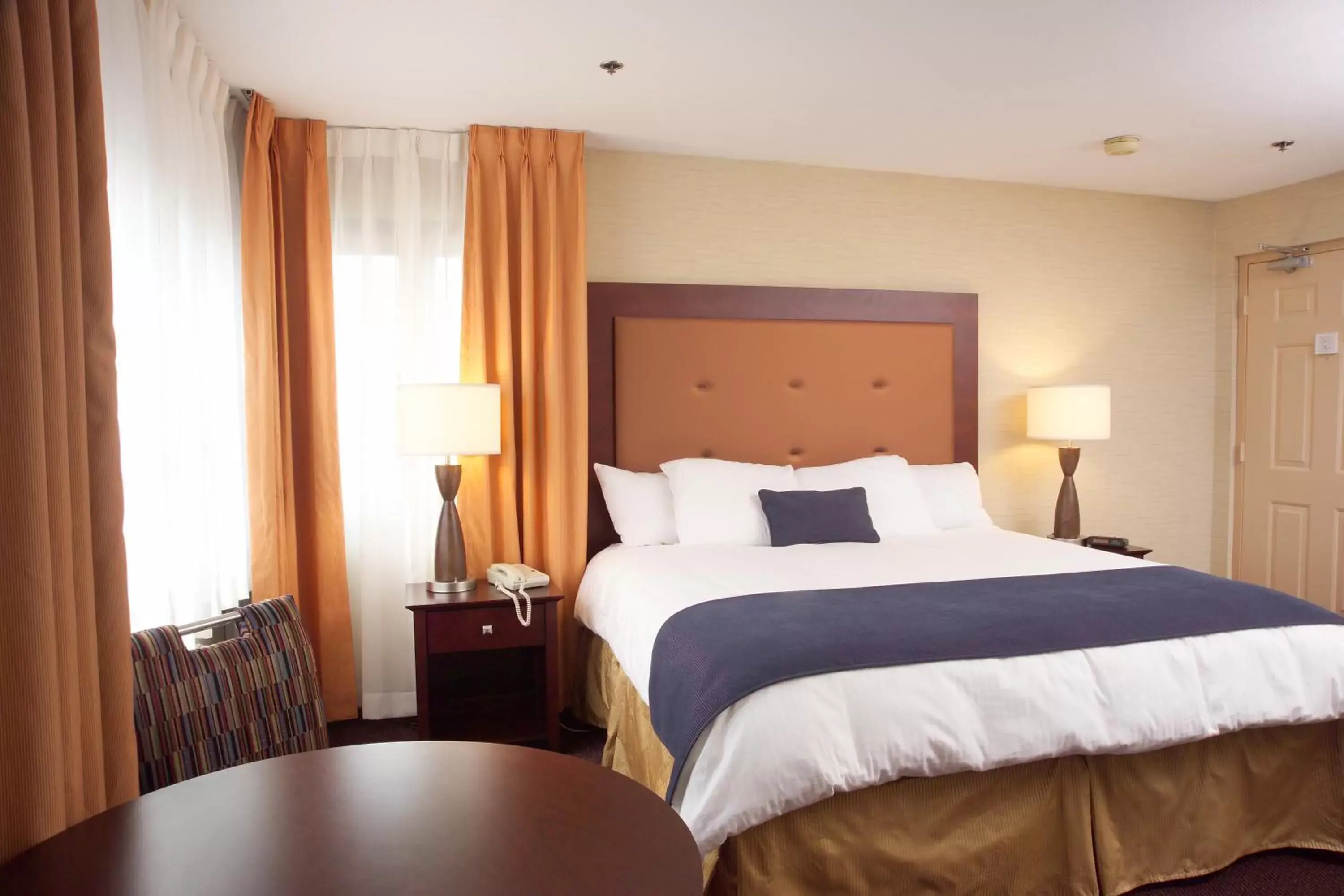 Bed in Ivy Court Inn and Suites Bed in Ivy Court Inn and Suites