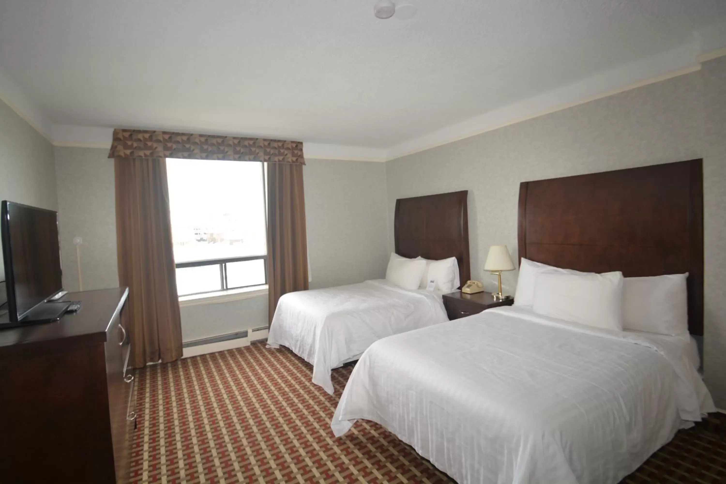 Bed in Prince Arthur Waterfront Hotel & Suites