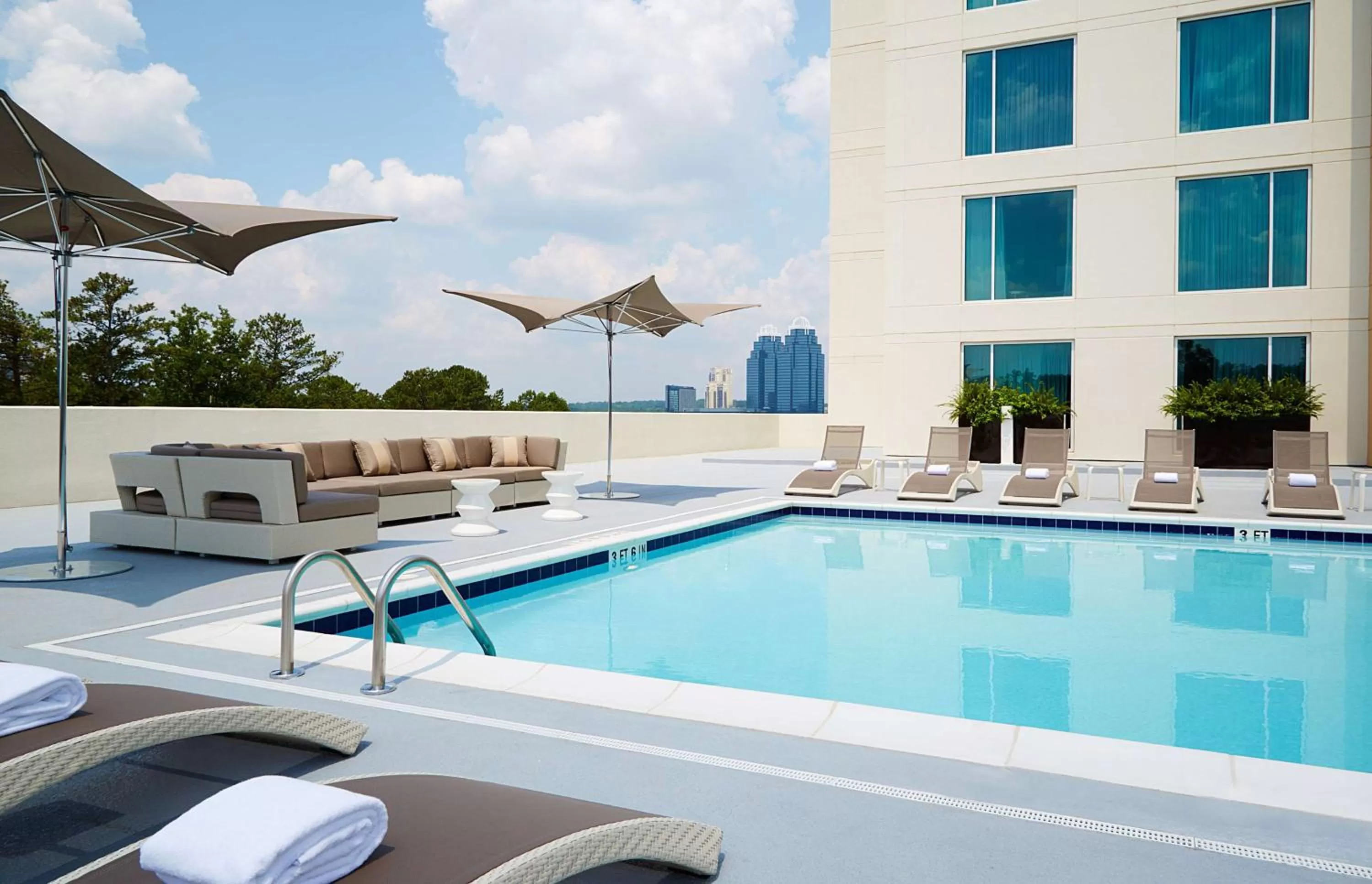 Pool view in Hyatt Regency Atlanta Perimeter at Villa Christina