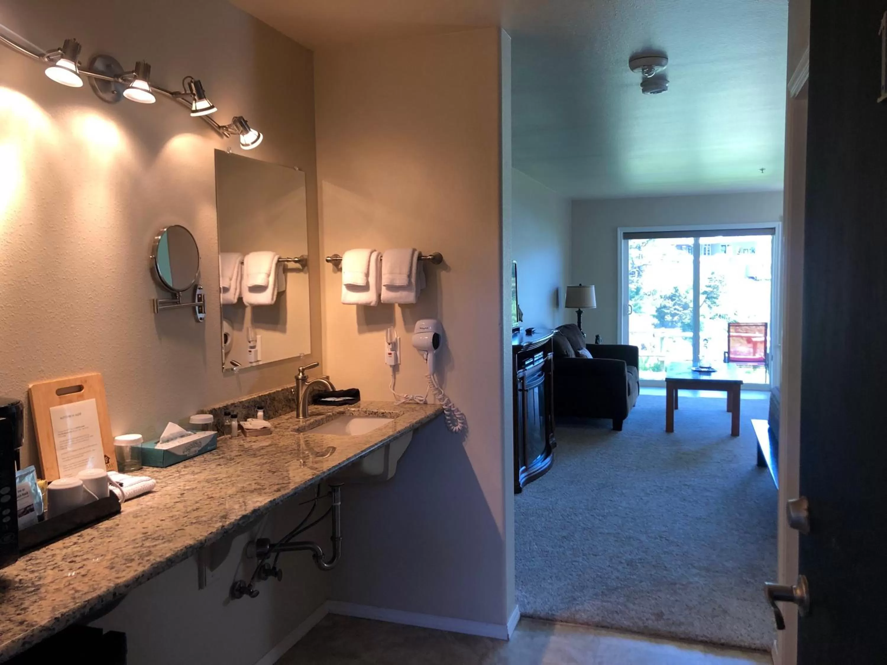 Living room in Inn at Arch Rock