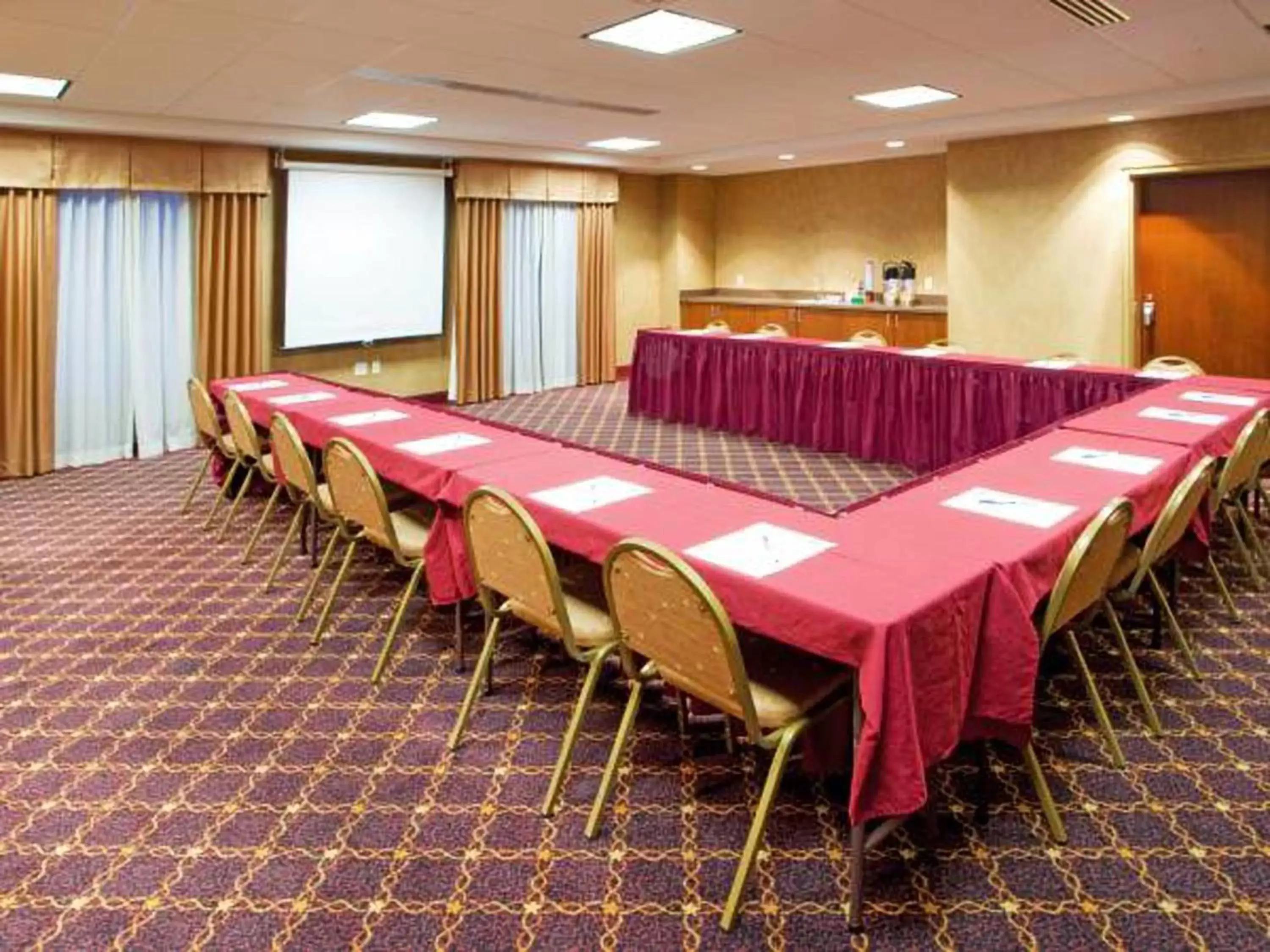 Meeting/conference room in Holiday Inn Express Hotel & Suites Hagerstown, an IHG Hotel