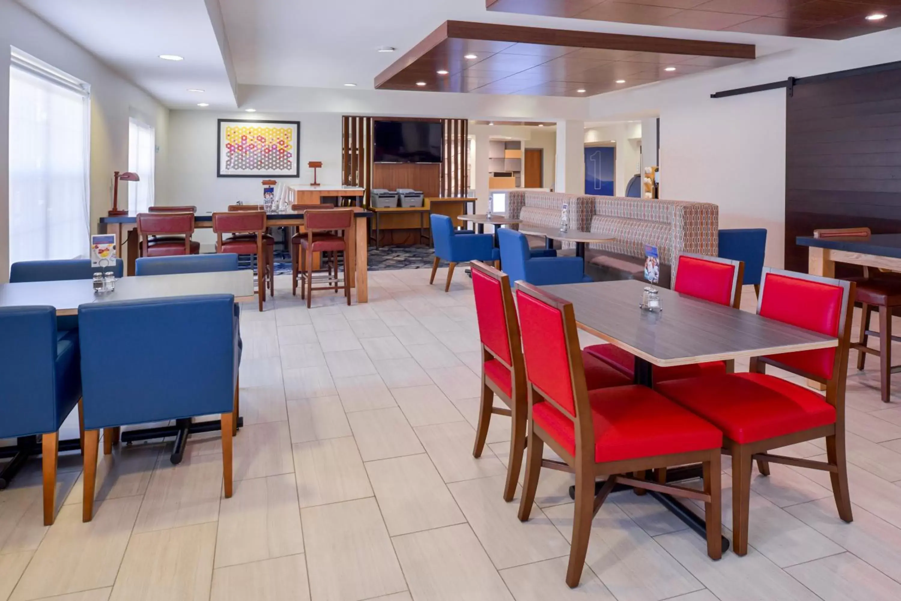 Breakfast, Restaurant/Places to Eat in Holiday Inn Express Hotel & Suites Southfield - Detroit, an IHG Hotel