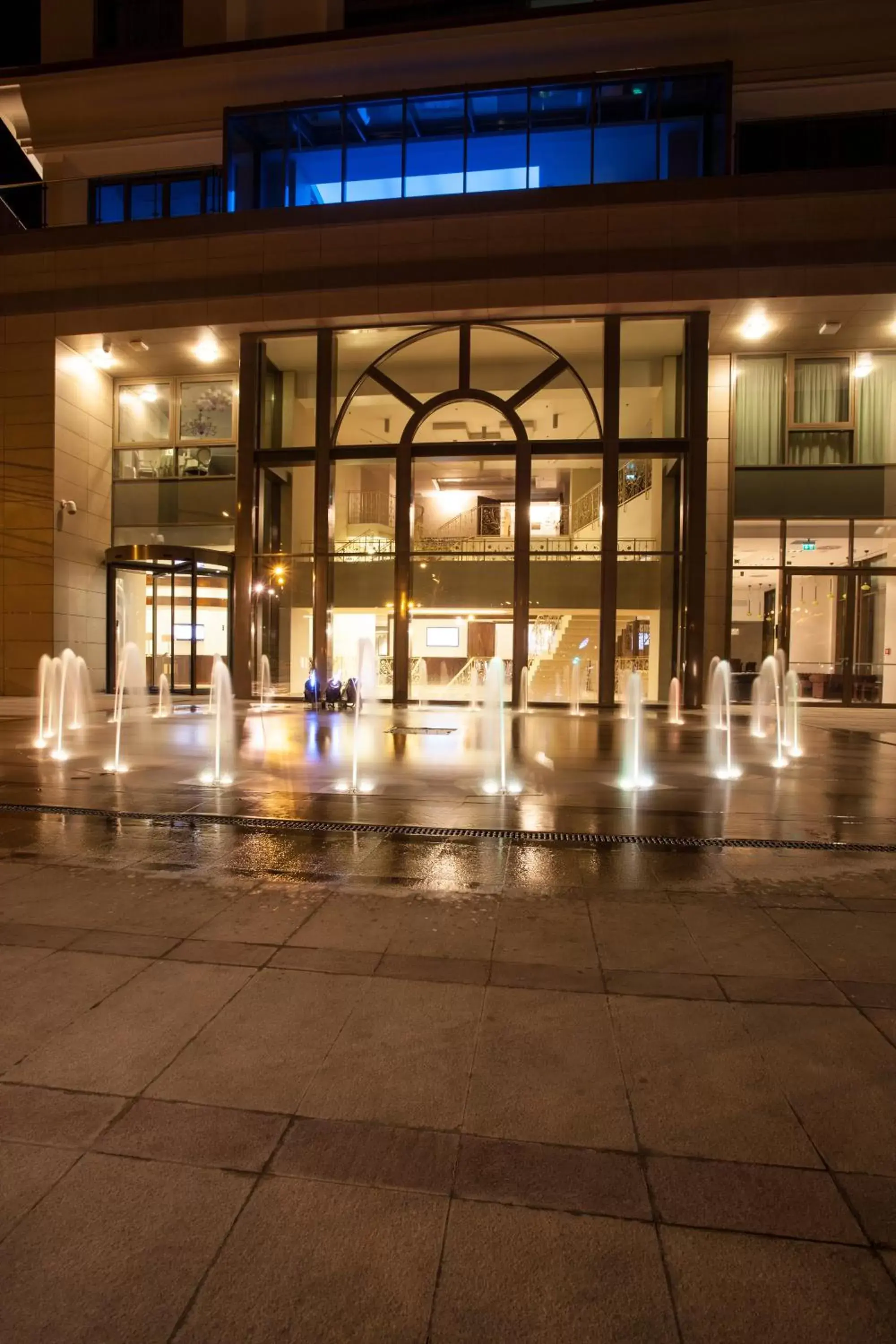 Facade/entrance, Swimming Pool in Hotel International Iasi