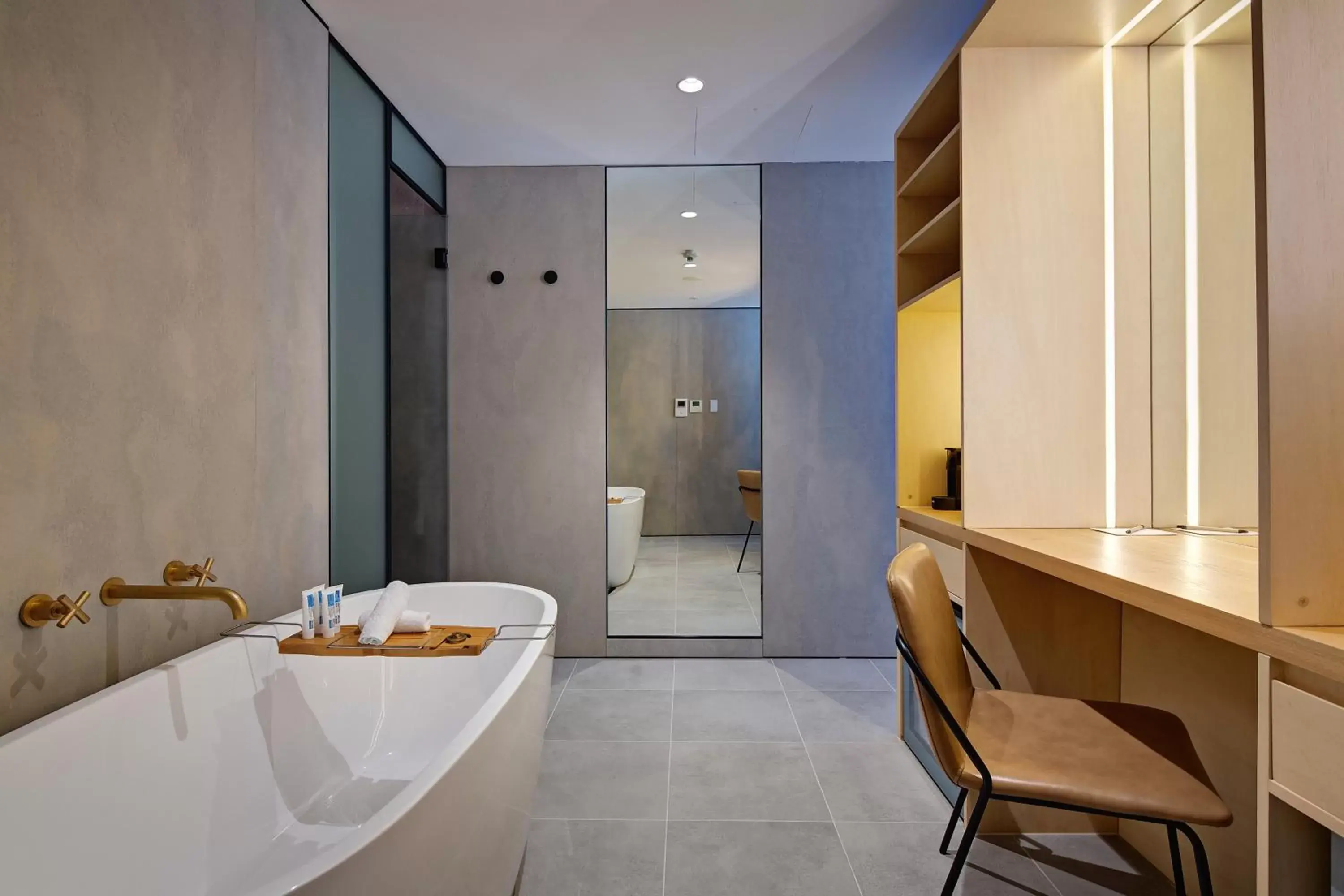 Bath, Bathroom in Zara Tower – Luxury Suites and Apartments