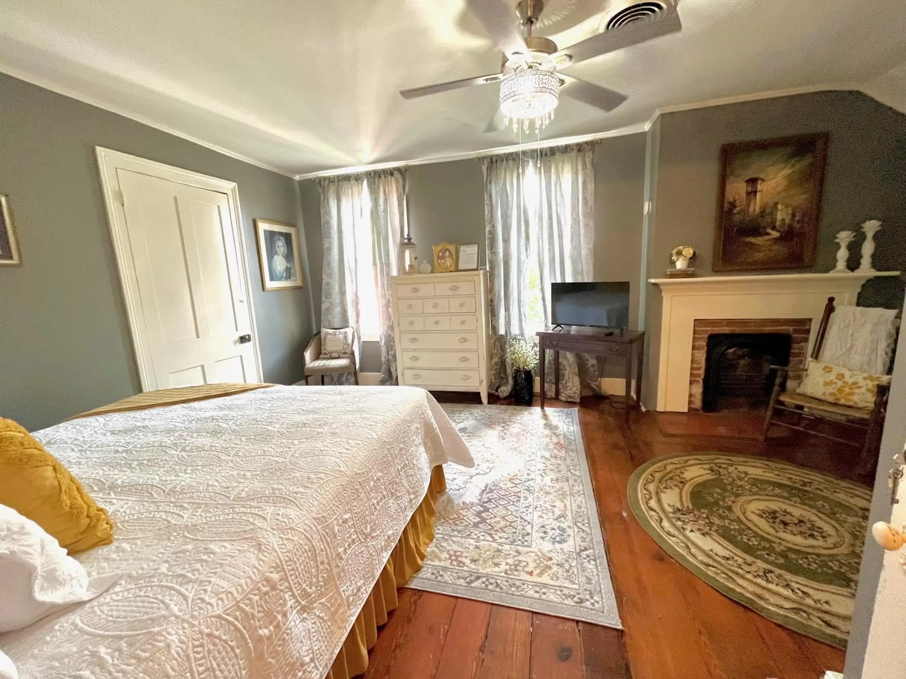 Bed in The Beaumont House Natchez