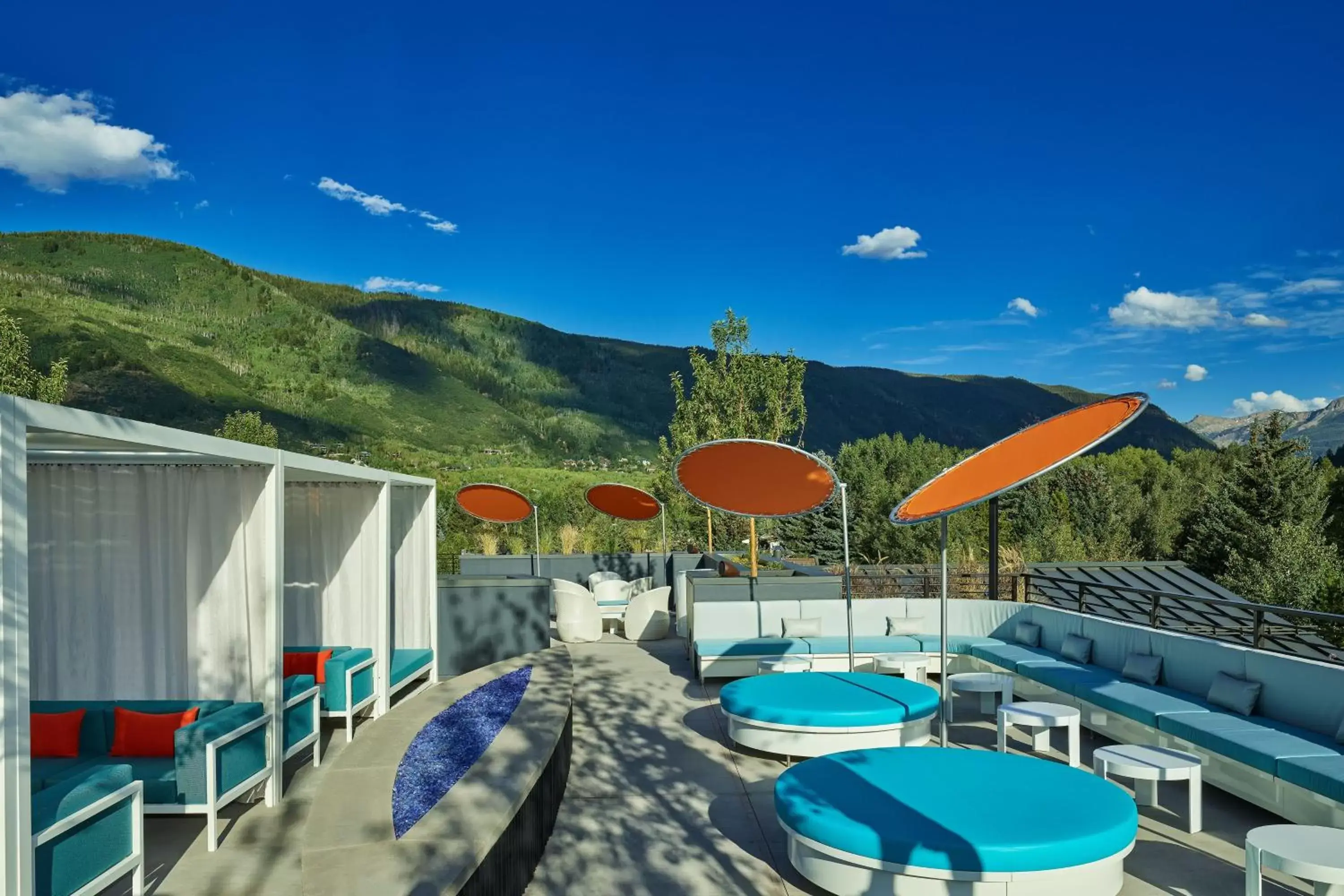 Restaurant/places to eat, Swimming Pool in W Aspen