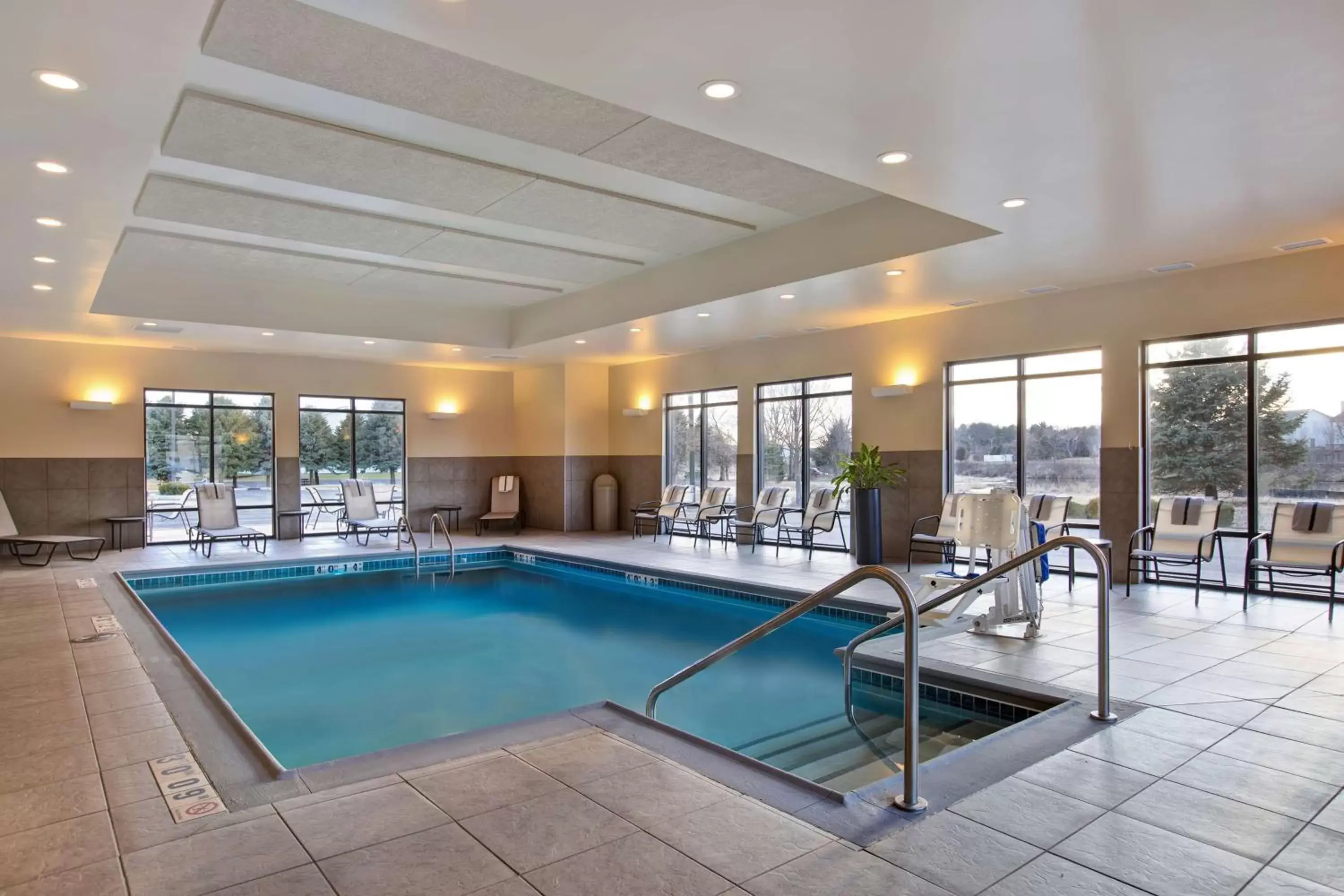 Pool view in Hampton Inn Dekalb - Near the University Pool view in Hampton Inn Dekalb - Near the University