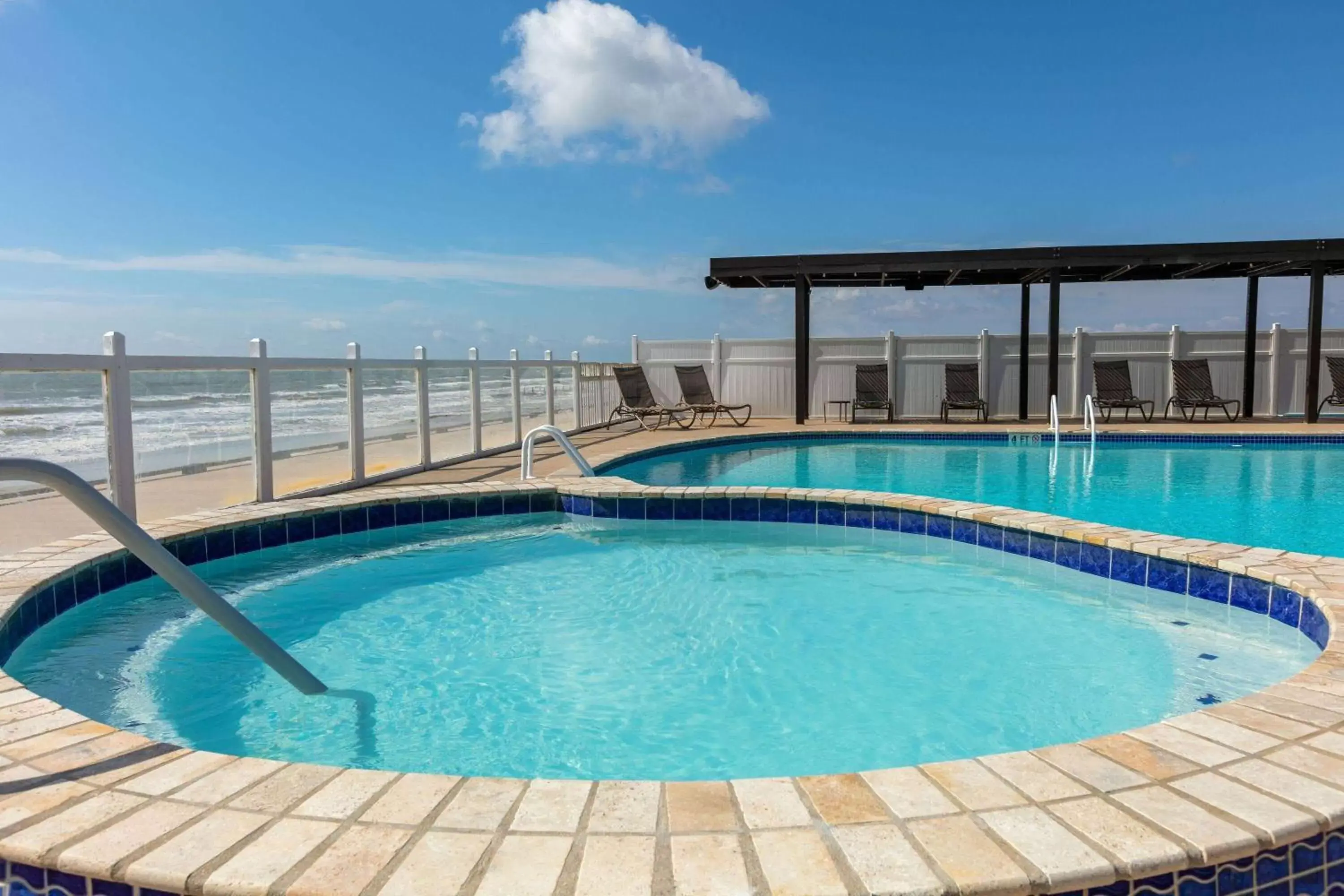 Hot Tub, Swimming Pool in Wyndham Corpus Christi Resort North Padre Island