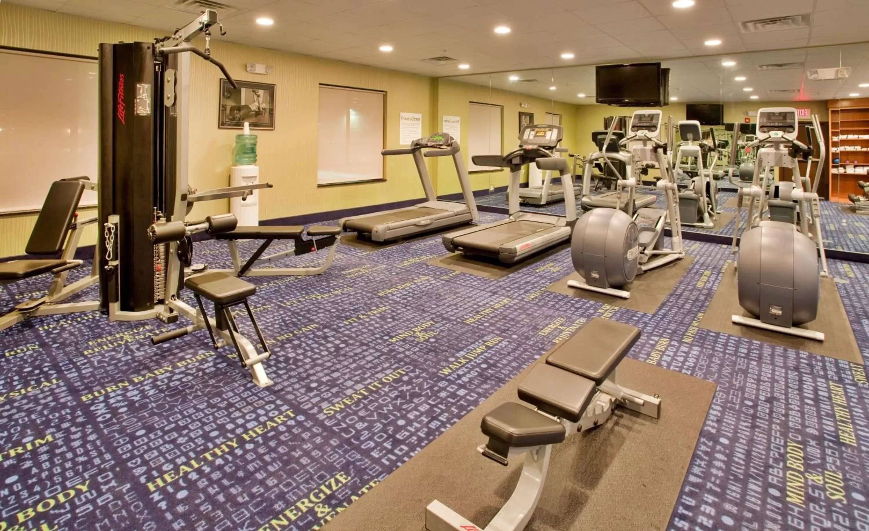 Fitness centre/facilities, Fitness Center/Facilities in Holiday Inn Express Hotel and Suites Saint Robert, an IHG Hotel
