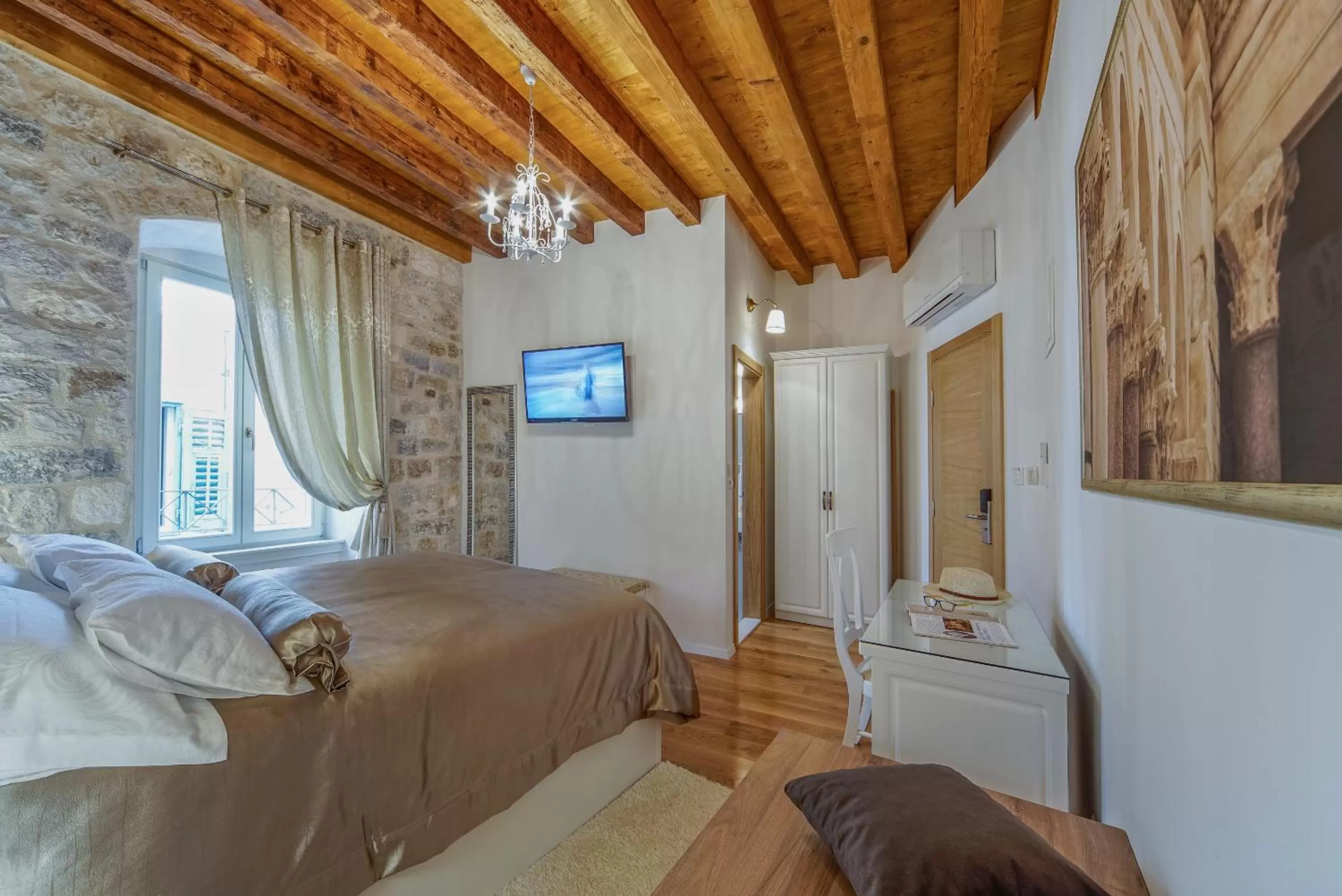 Coffee/tea facilities, Bed in Villa Split Heritage Hotel