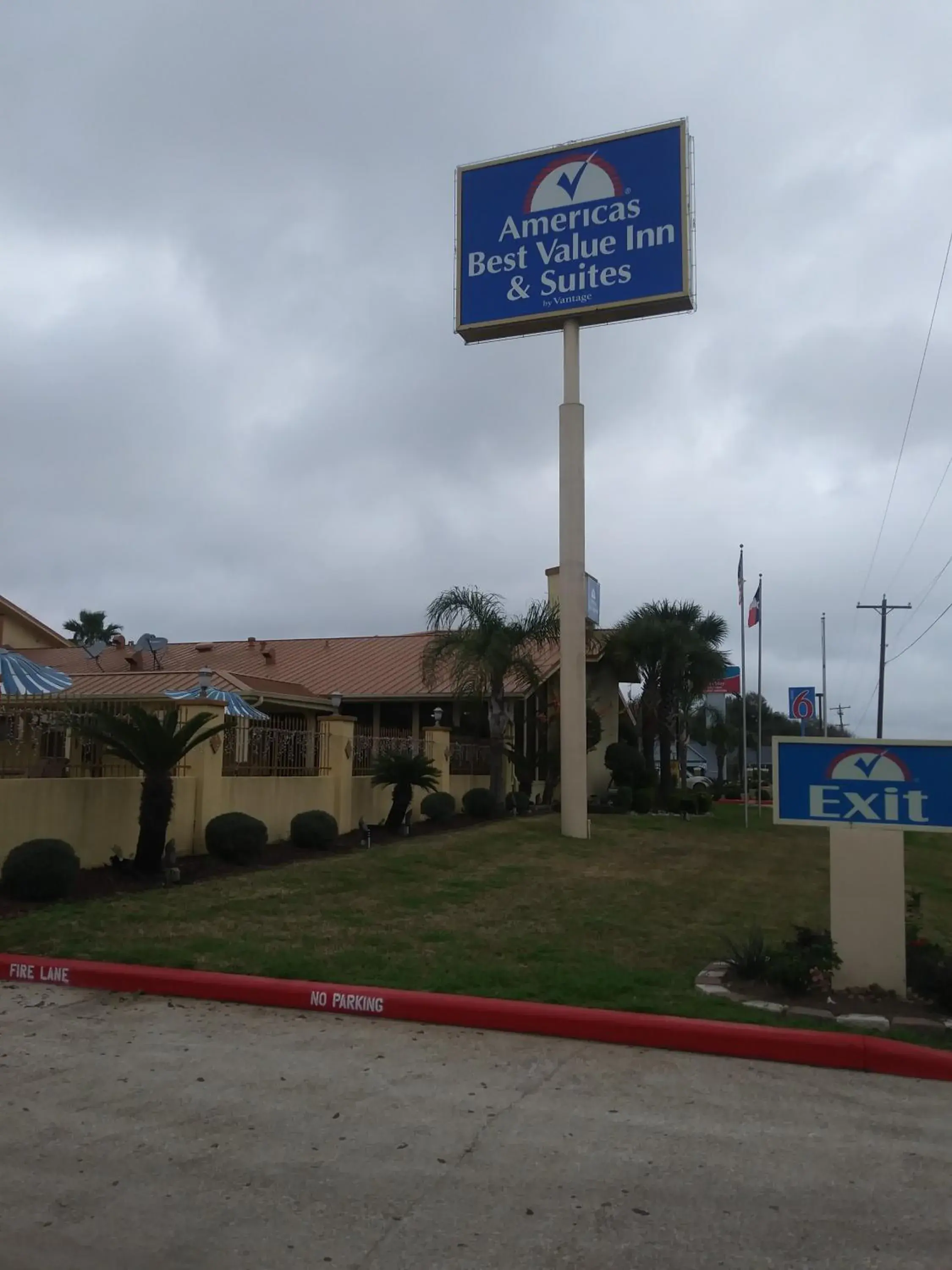 Property building, Property Logo/Sign in Americas Best Value Inn & Suites Alvin Houston