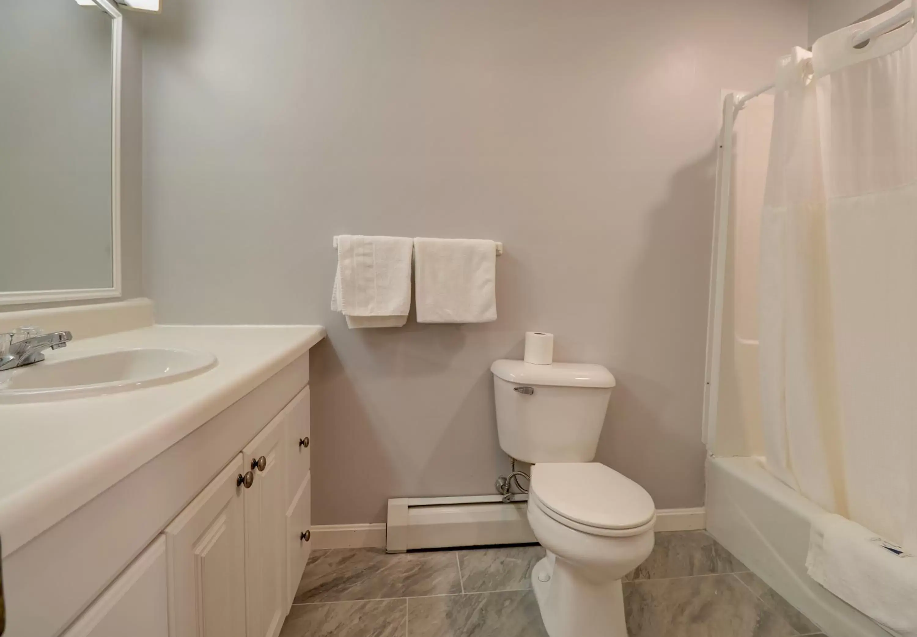 Shower, Bathroom in Hamilton Village Inn