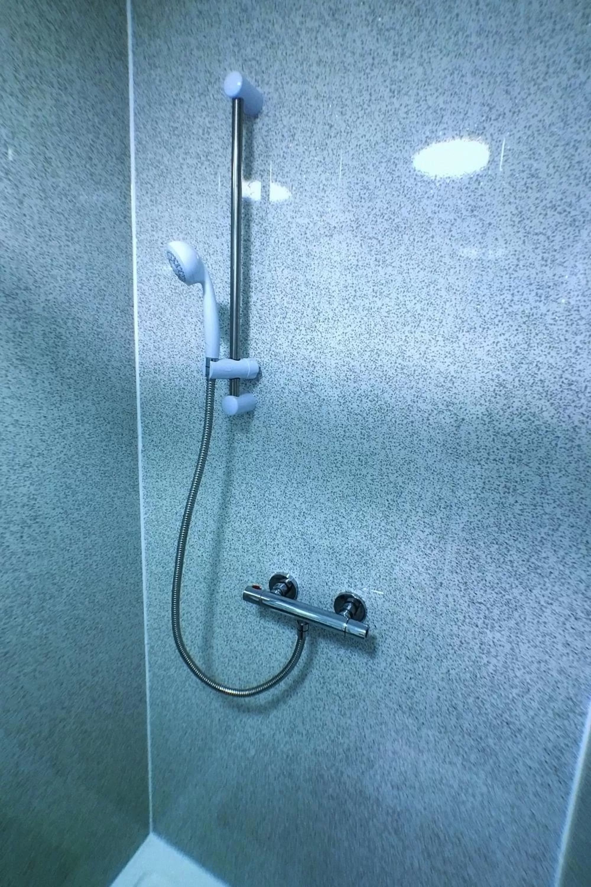Shower in Castle Terrace (B3 R2)