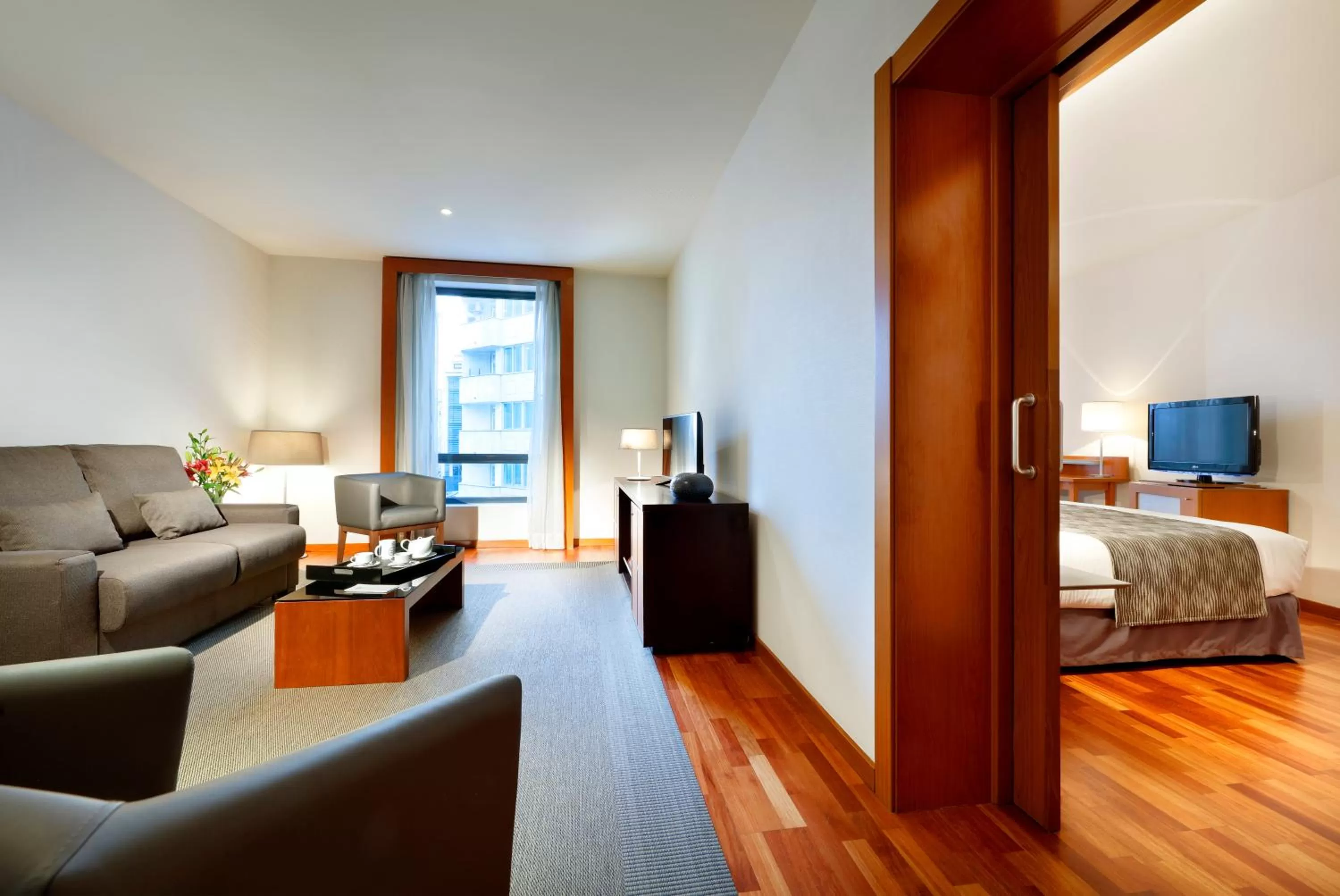 Living room, Bed in Eurostars Lisboa Parque