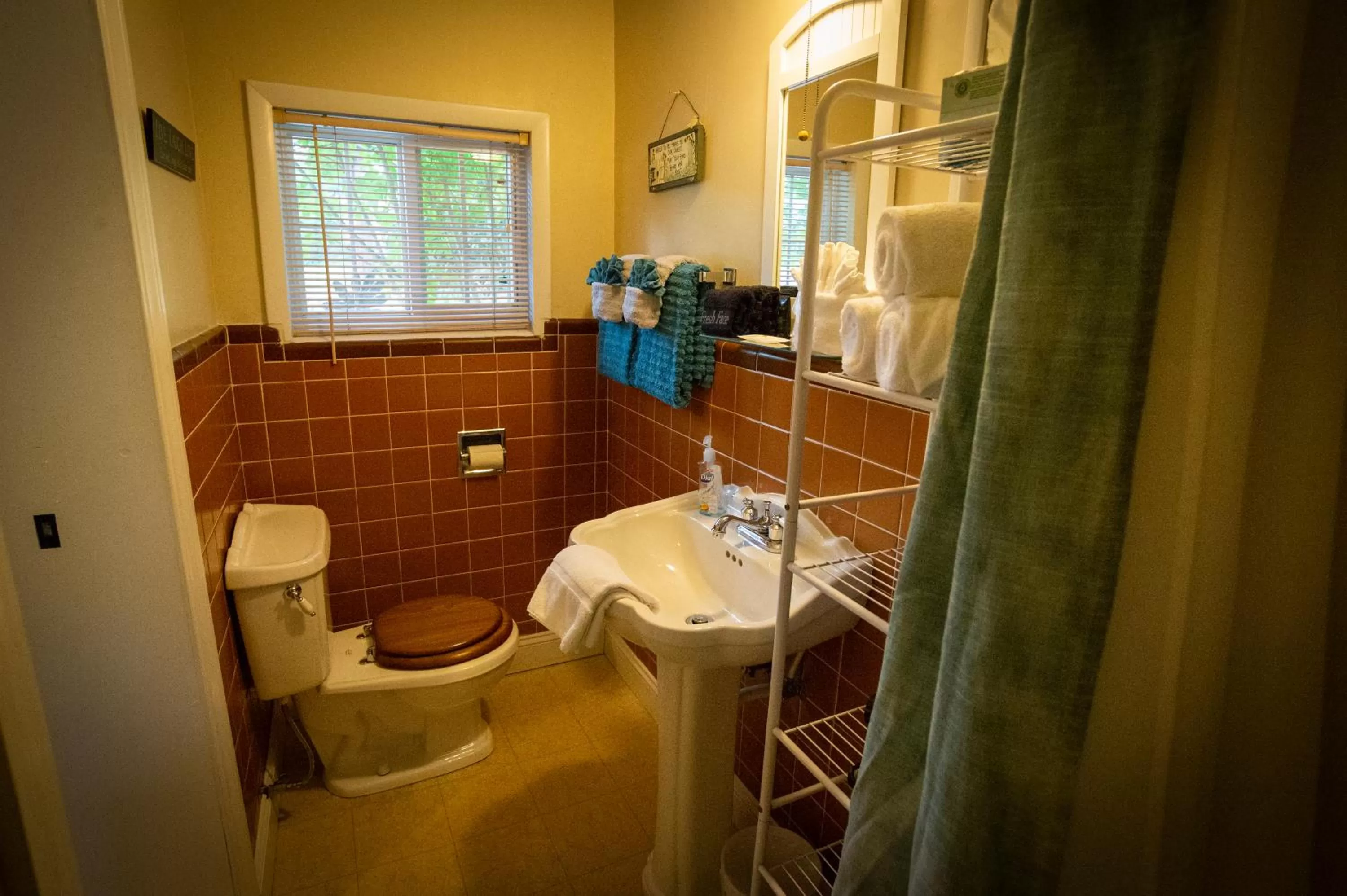 Bathroom in Sherwood Court Cottages