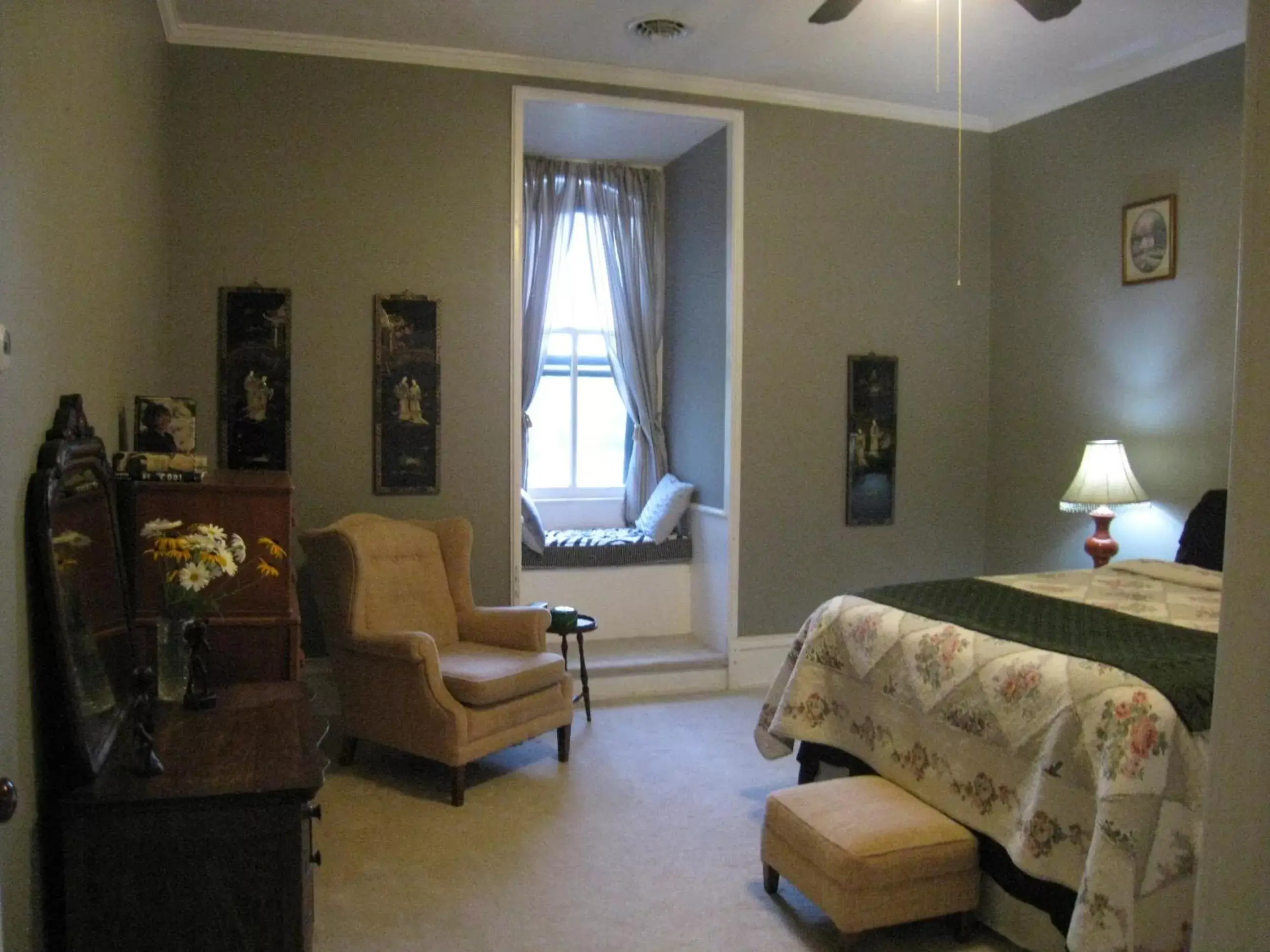 Deluxe Queen Room in Allegheny Street Bed & Breakfast