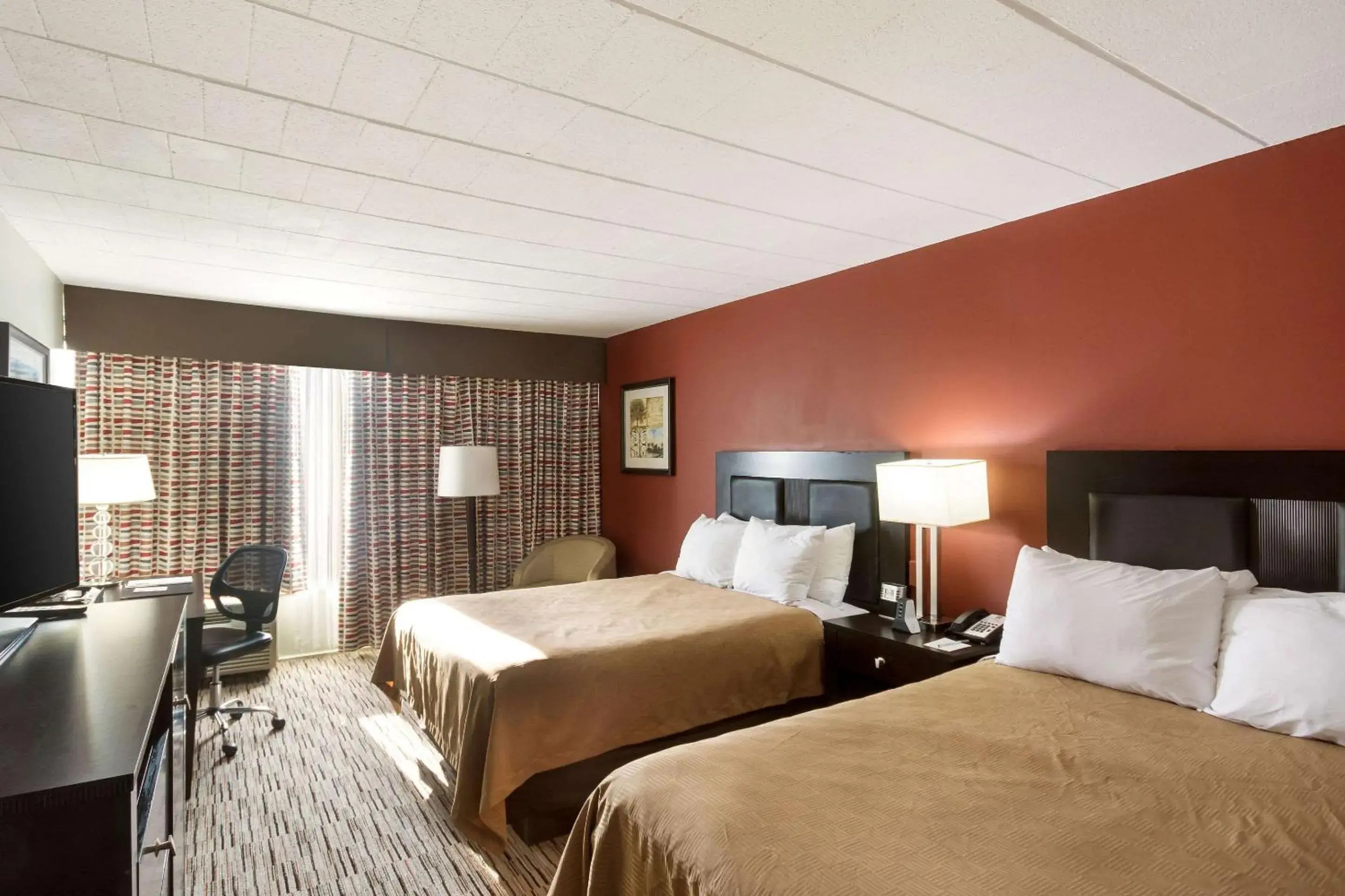 Photo of the whole room, Bed in Exton Hotel and Conference Center