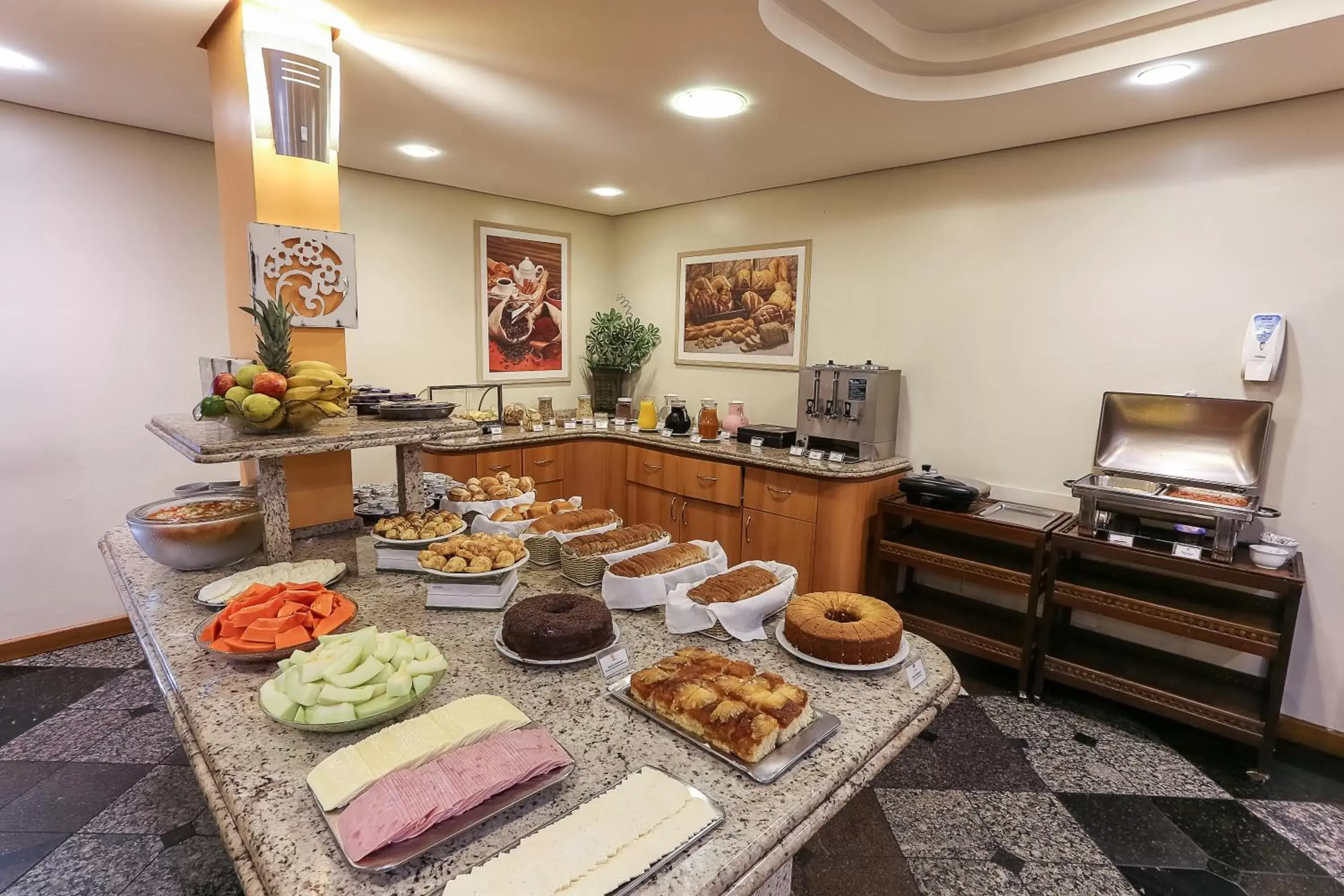 American breakfast in Hotel Metropolitan Canoas American breakfast in Hotel Metropolitan Canoas