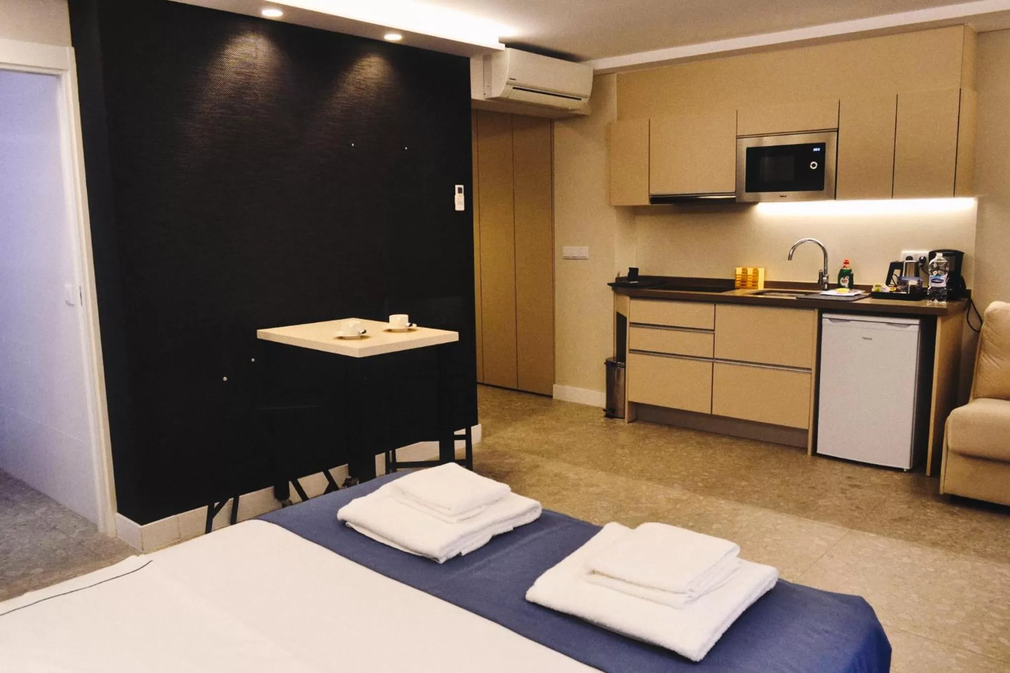 Photo of the whole room, Bed in Posidonia Aparthotel