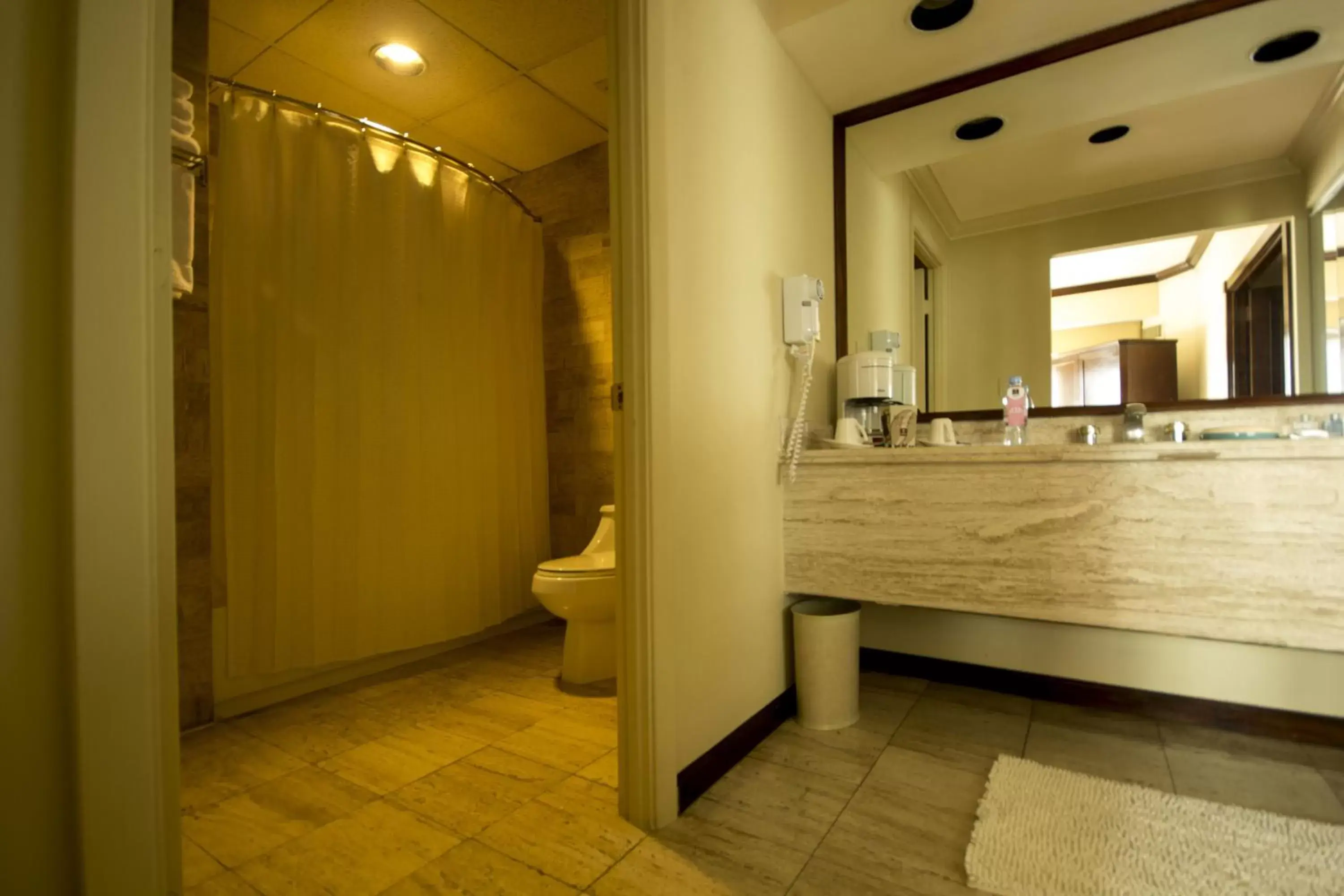 Bathroom in Hotel Clarion Suites Guatemala