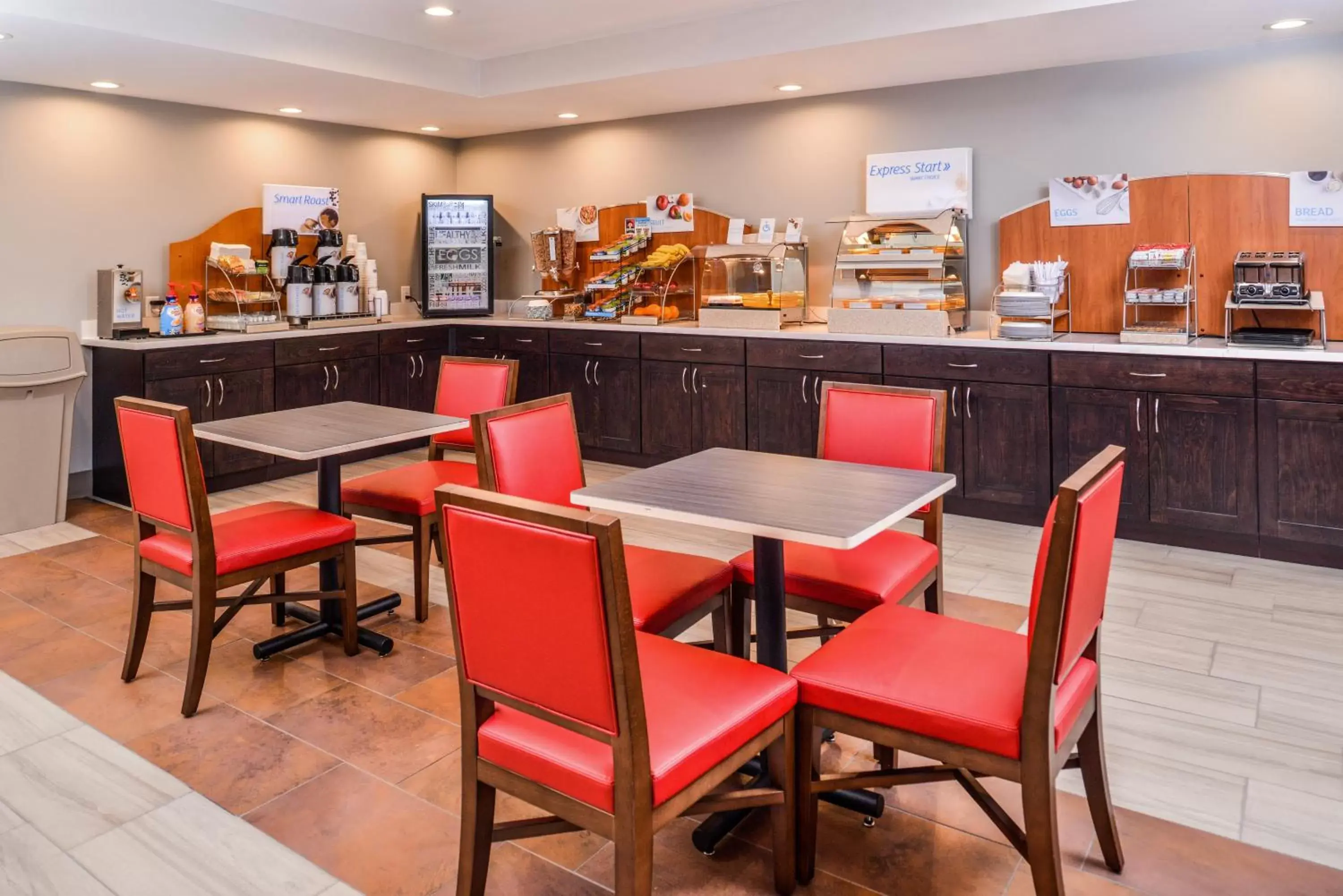 Breakfast, Restaurant/Places to Eat in Holiday Inn Express Hotel & Suites Lacey, an IHG Hotel