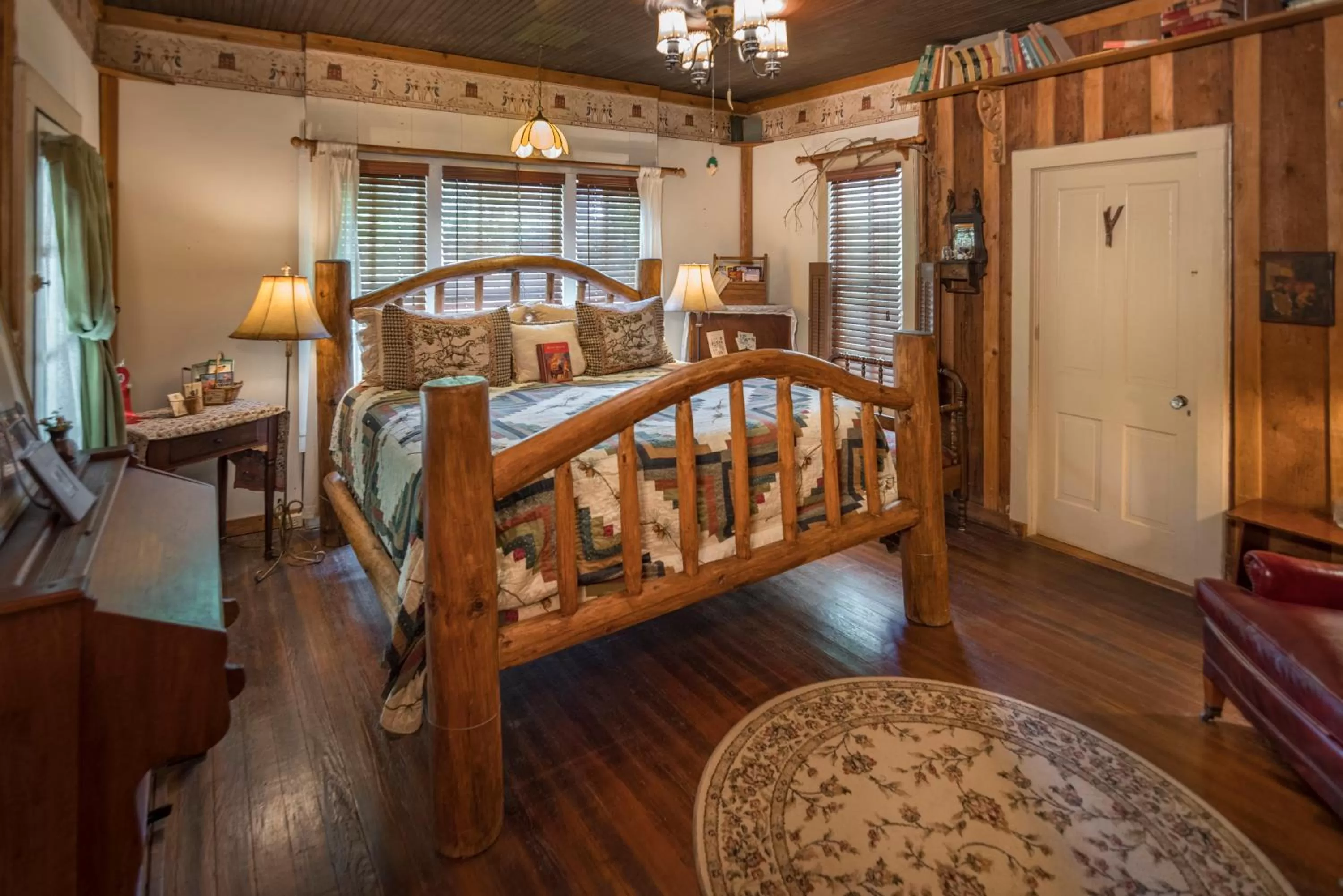 Bed in Country Woods Inn