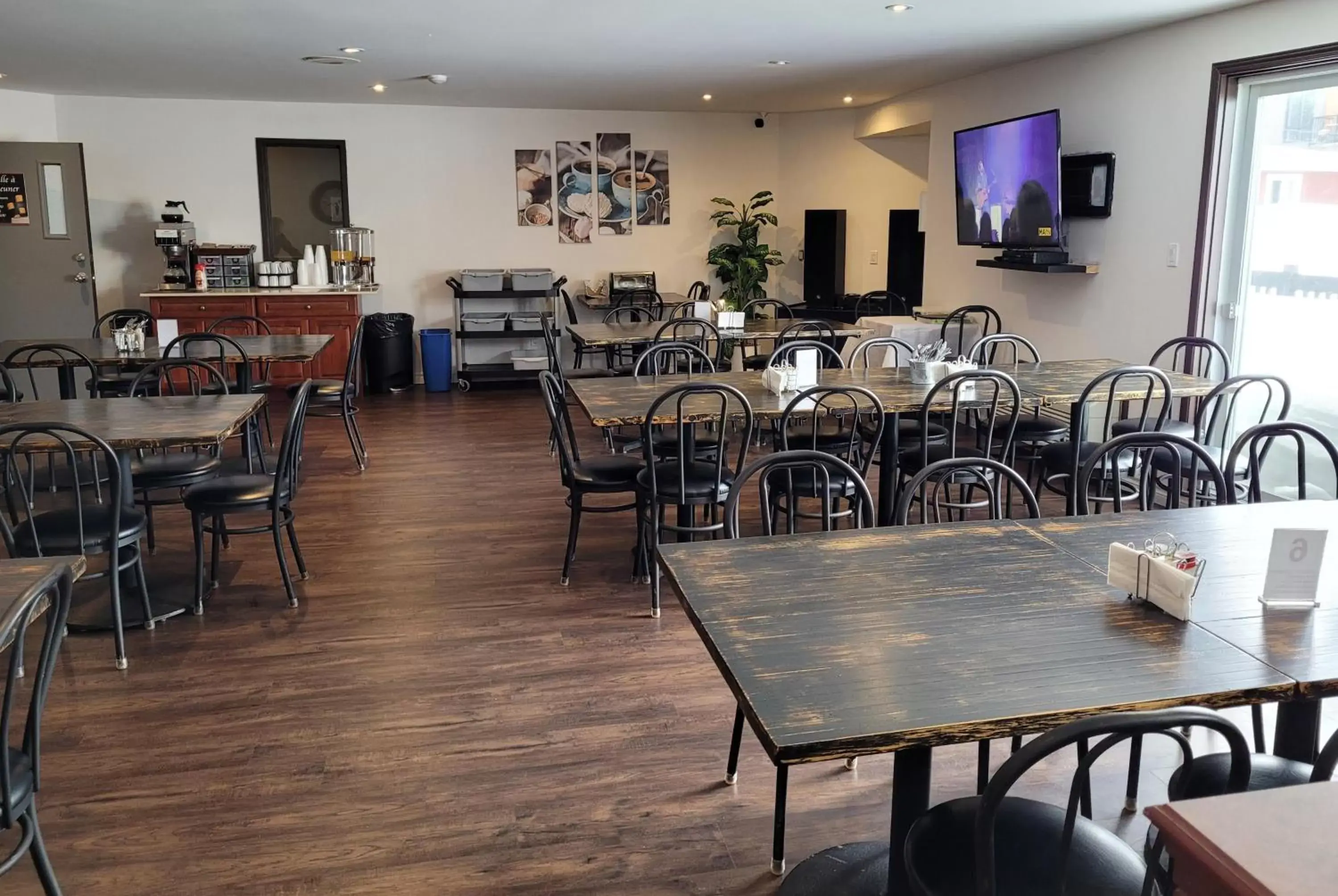 Breakfast, Restaurant/Places to Eat in Hotel et Motel Le Chateauguay