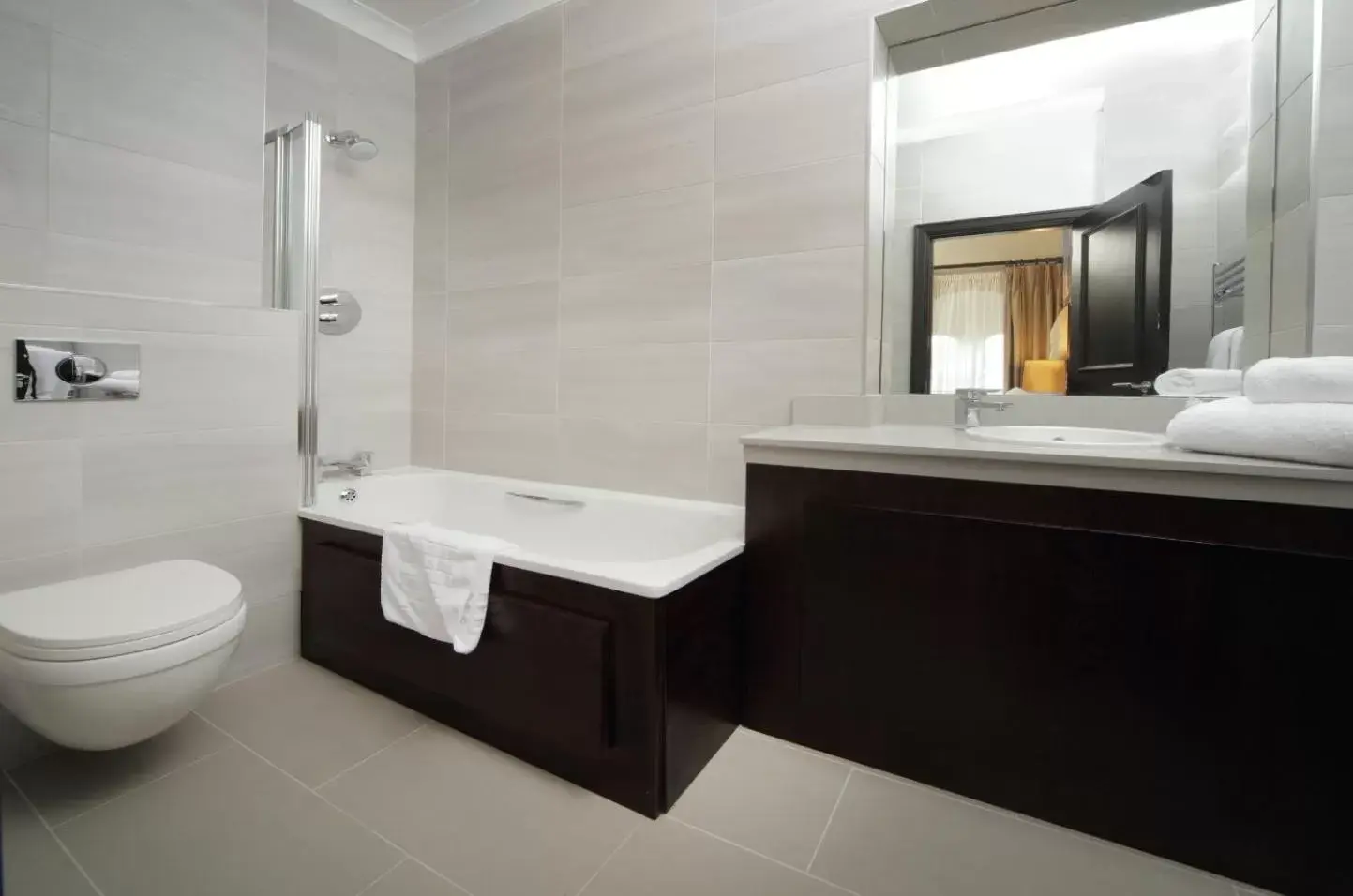 Shower, Bathroom in Great Victoria Hotel