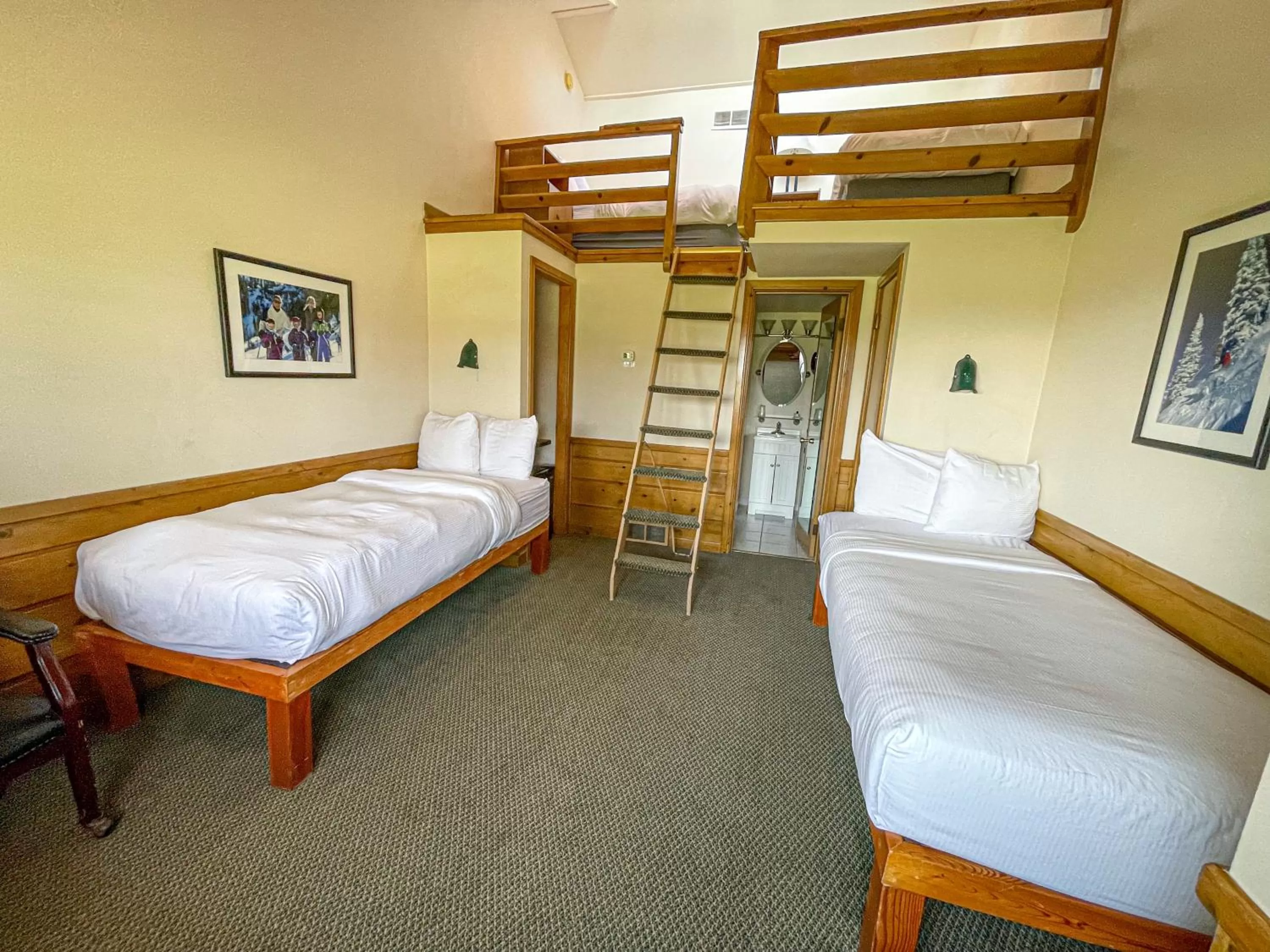 Photo of the whole room, Bed in Otsego Resort