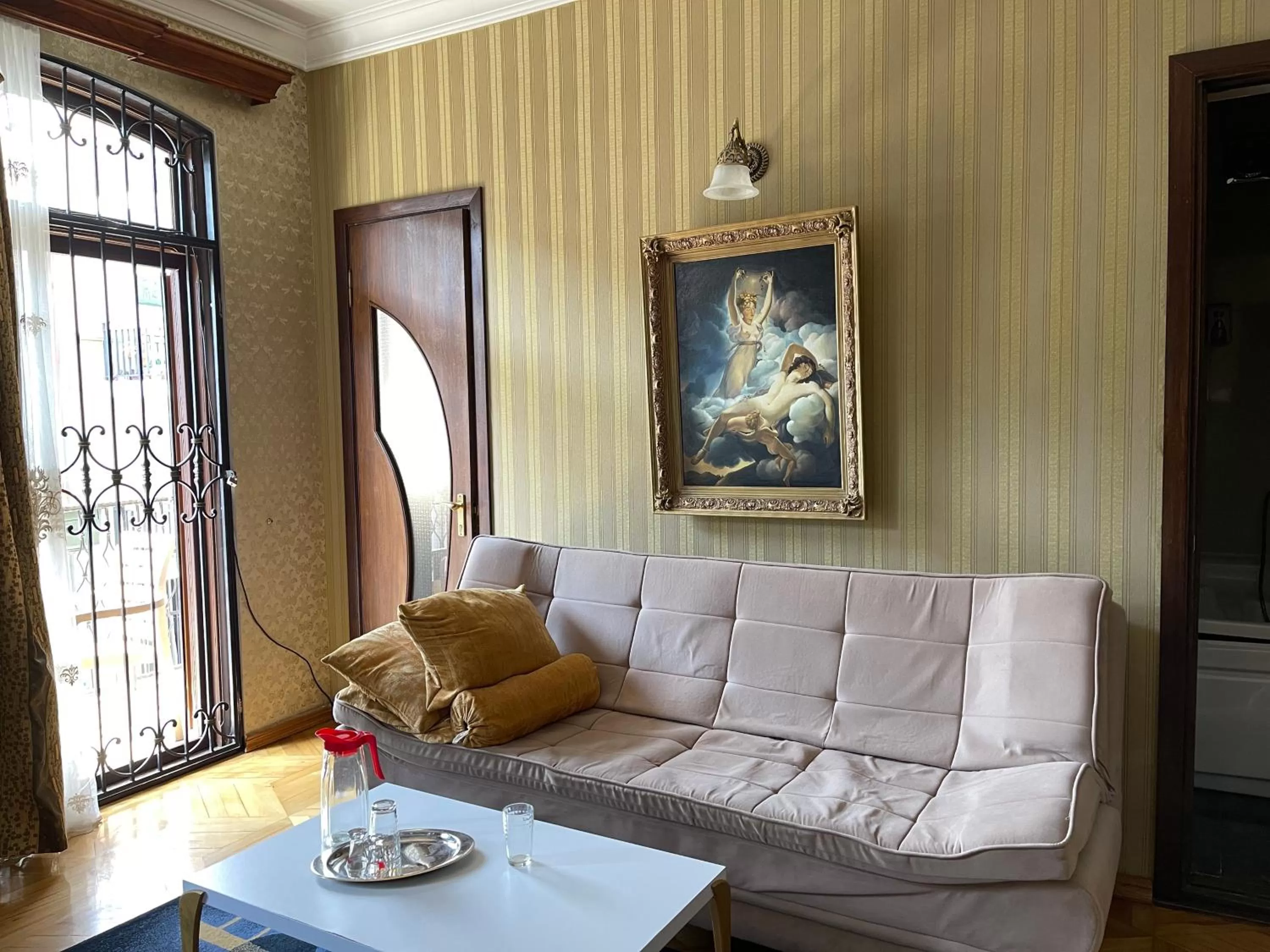 Bedroom, Seating Area in Luxors Garden