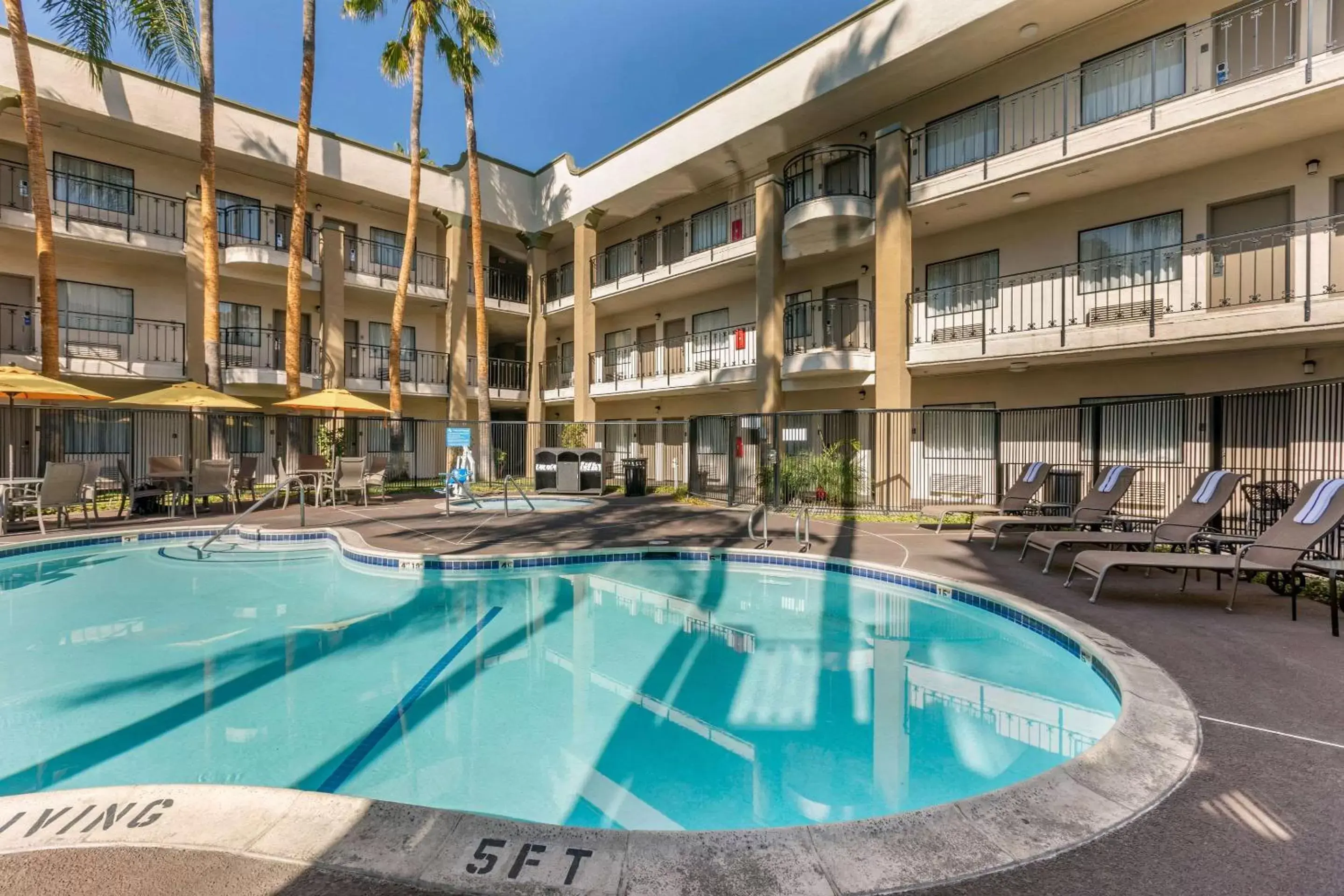 Activities, Swimming Pool in Comfort Inn & Suites Orange County John Wayne Airport