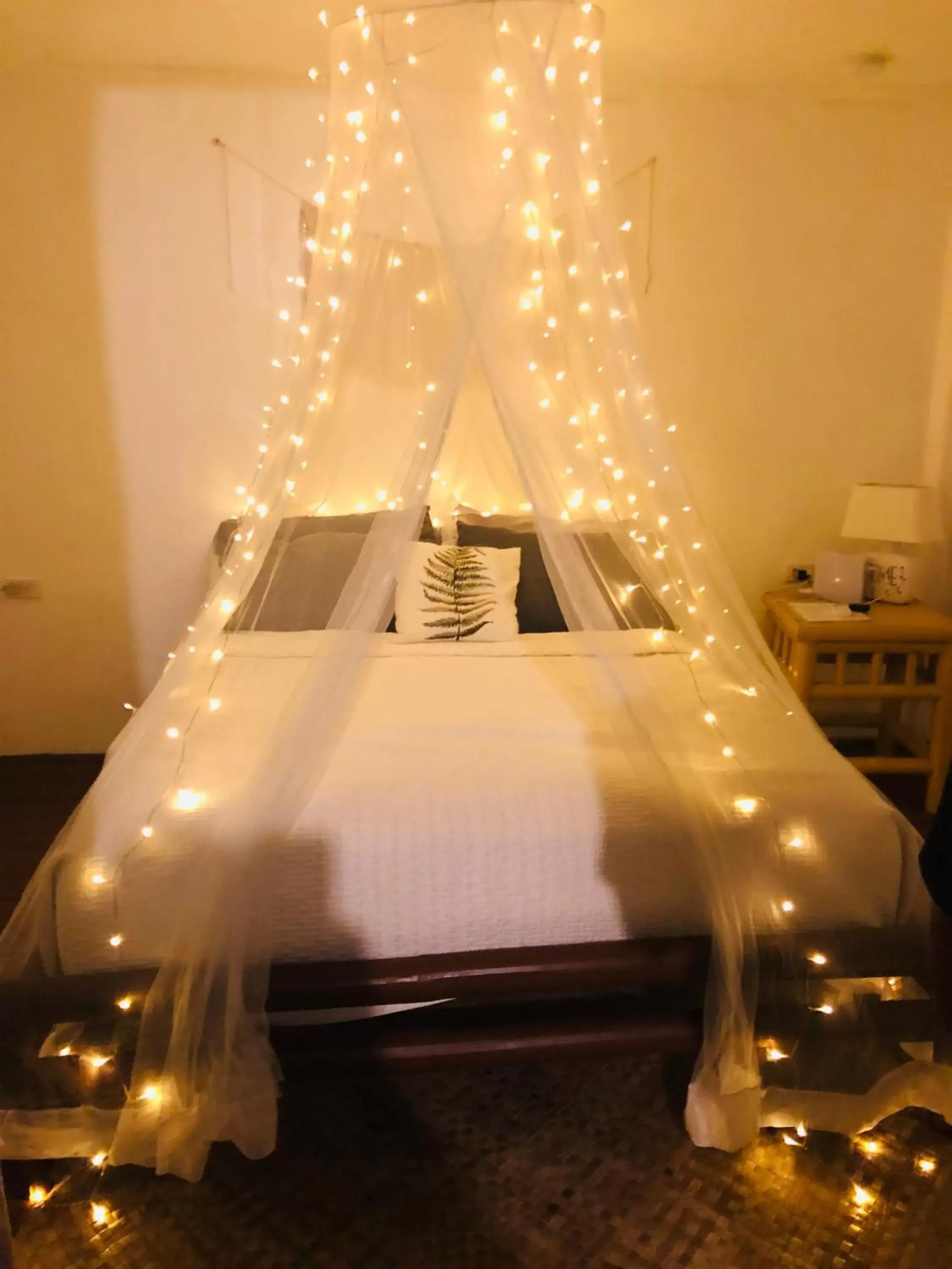 Bed in Bintana sa Paraiso Binunsaran