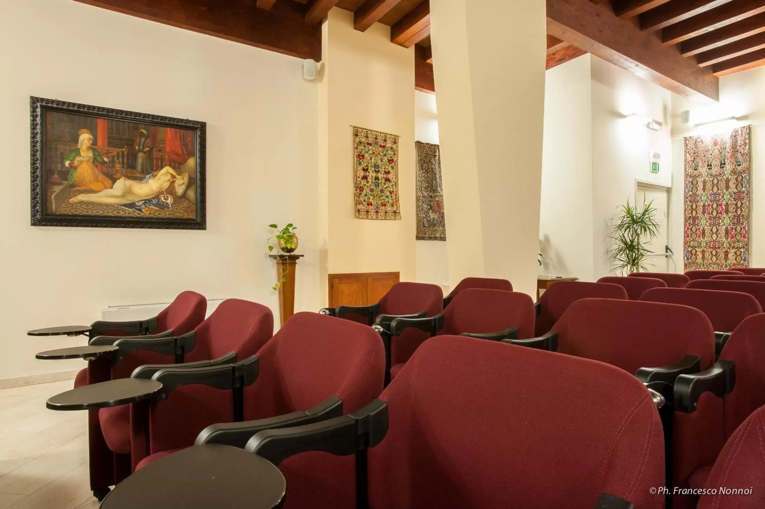 Business facilities in Hotel Flora