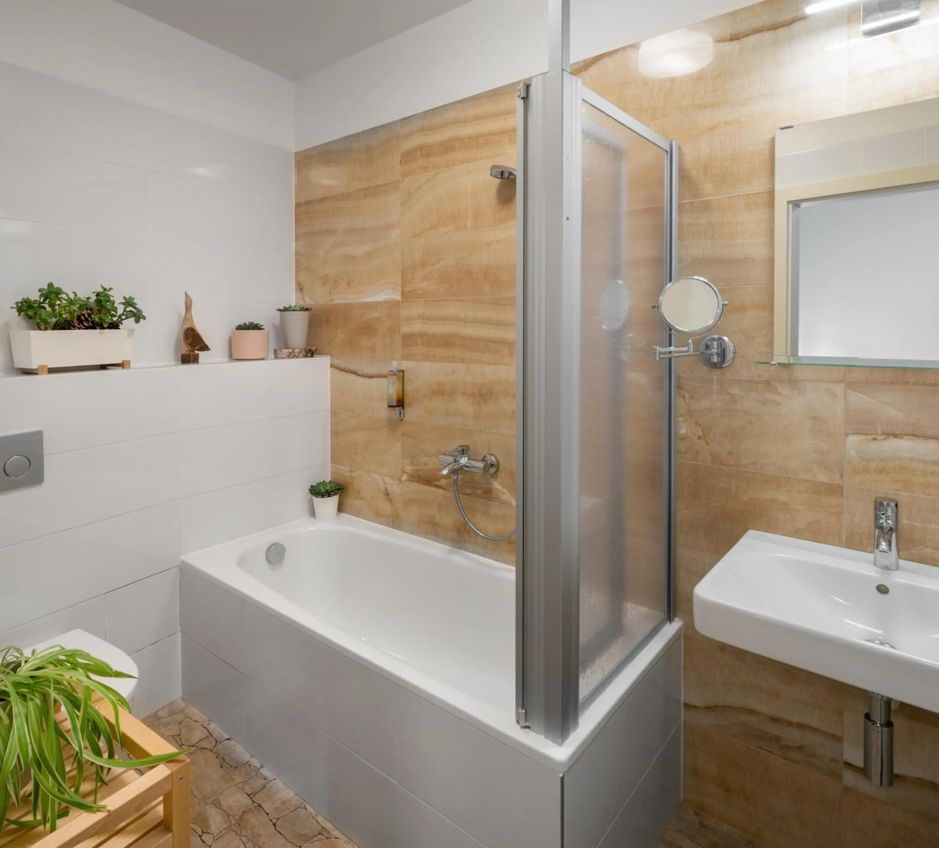 Bathroom in 4 Trees Apartments by Adrez Living