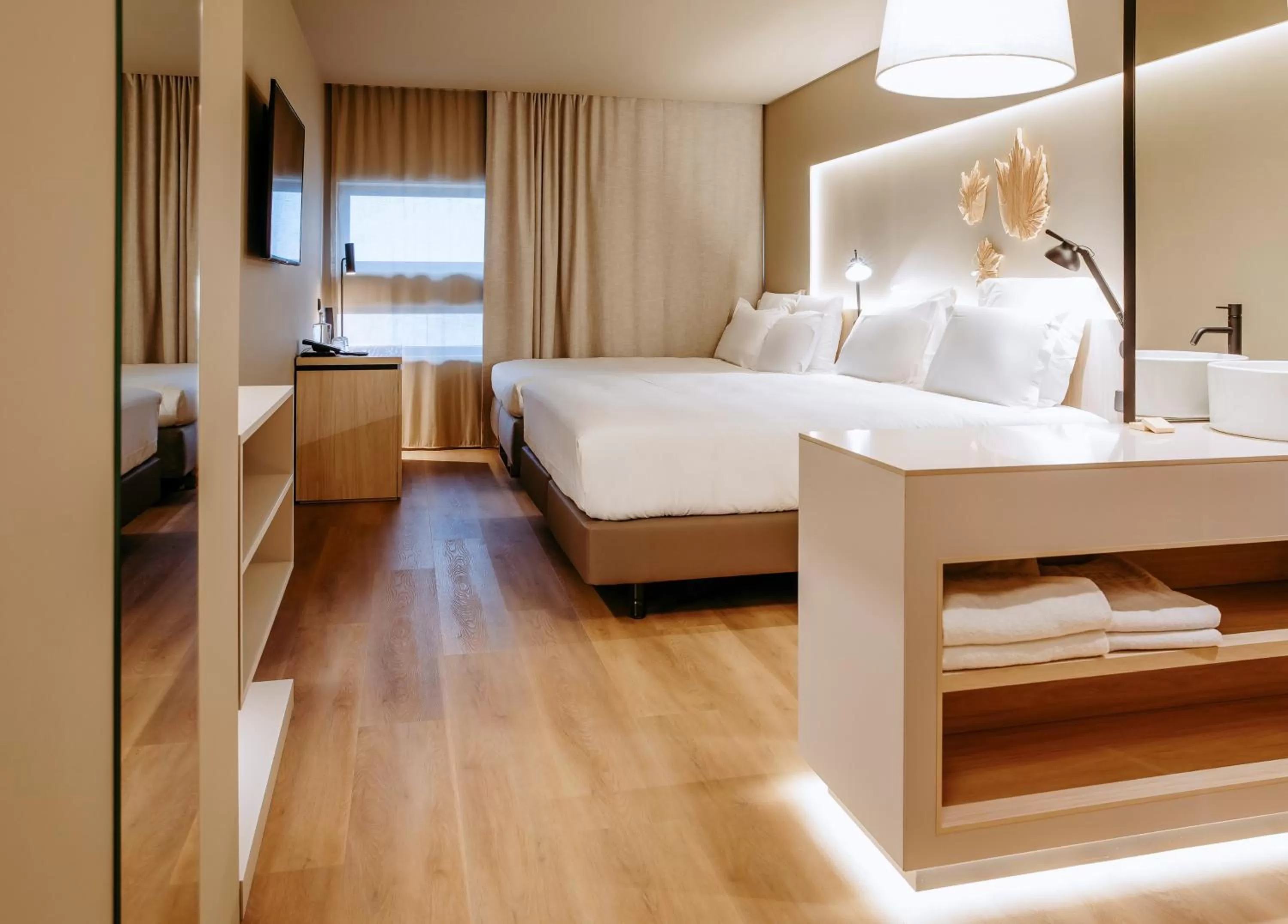 Photo of the whole room, Bed in Mercure Fátima