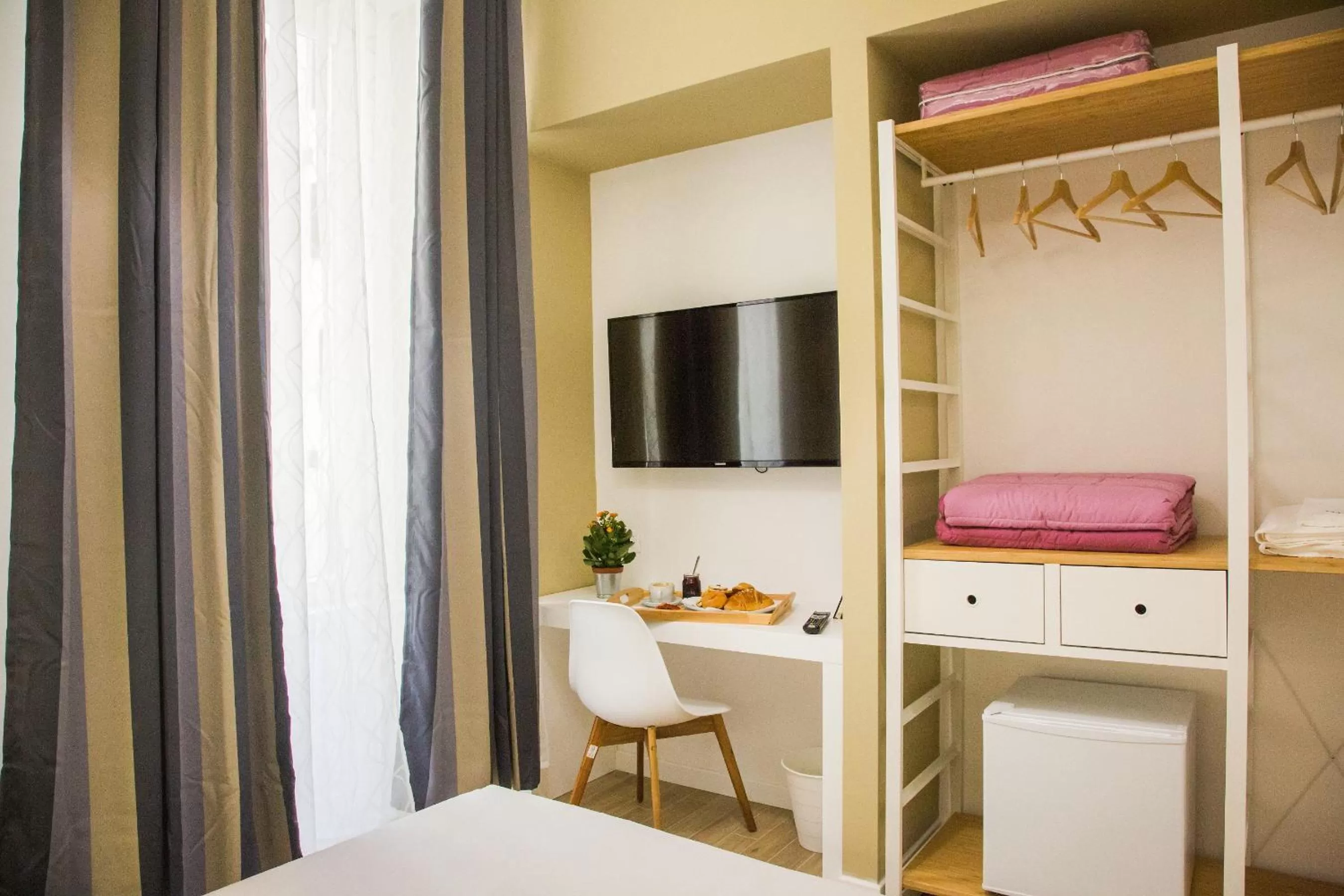 TV and multimedia, Bed in Napolinn