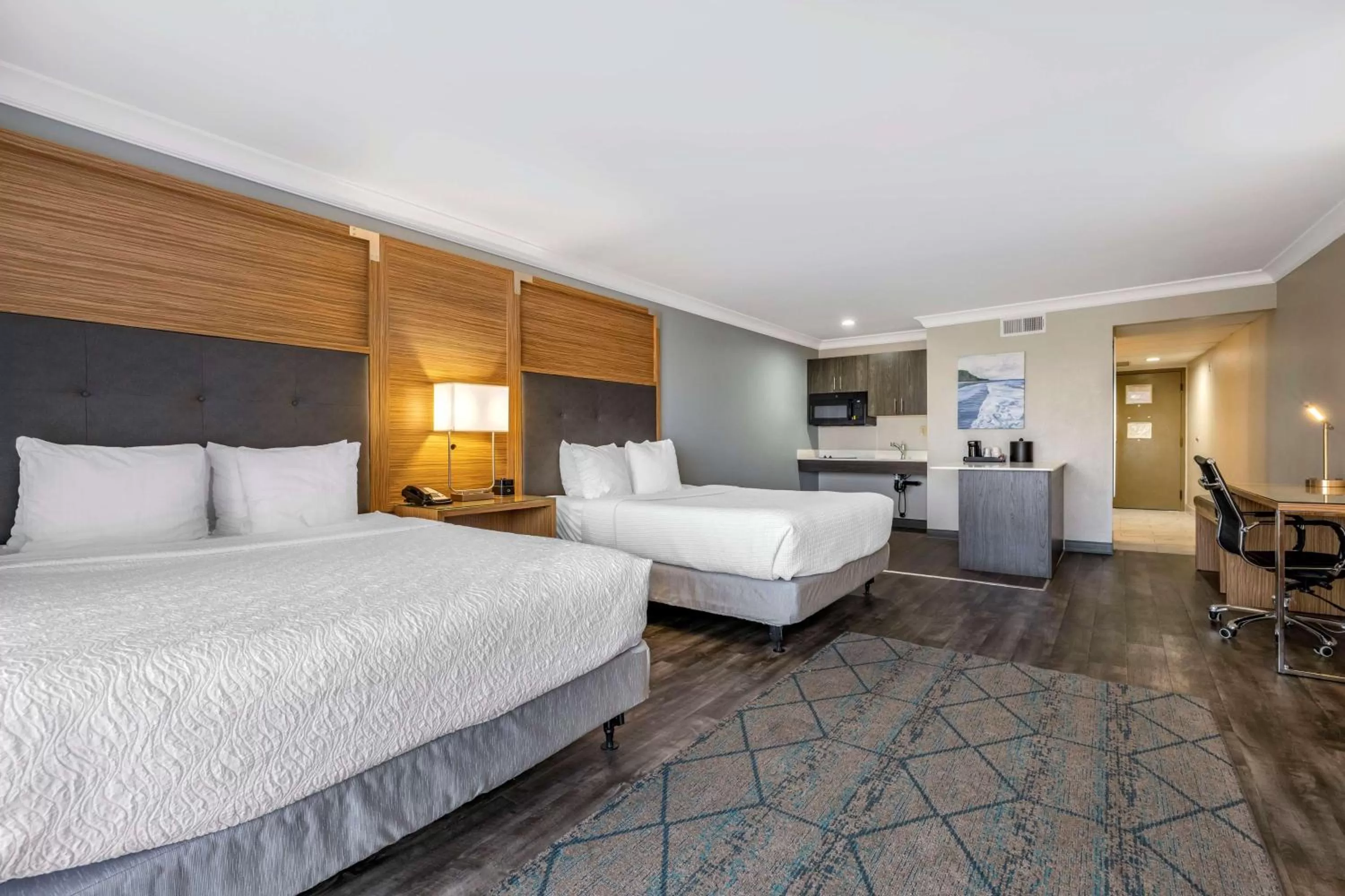 Bedroom, Bed in The Encinitan Hotel & Suites